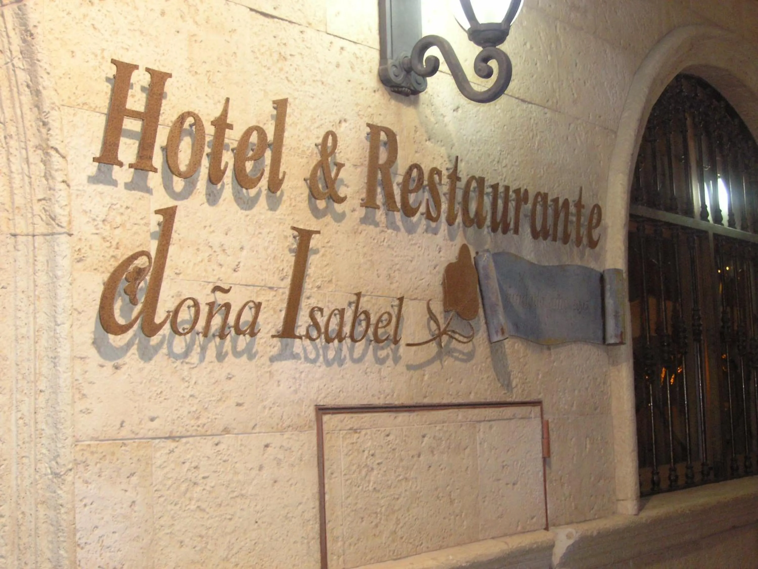 Facade/entrance in Hotel Doña Isabel