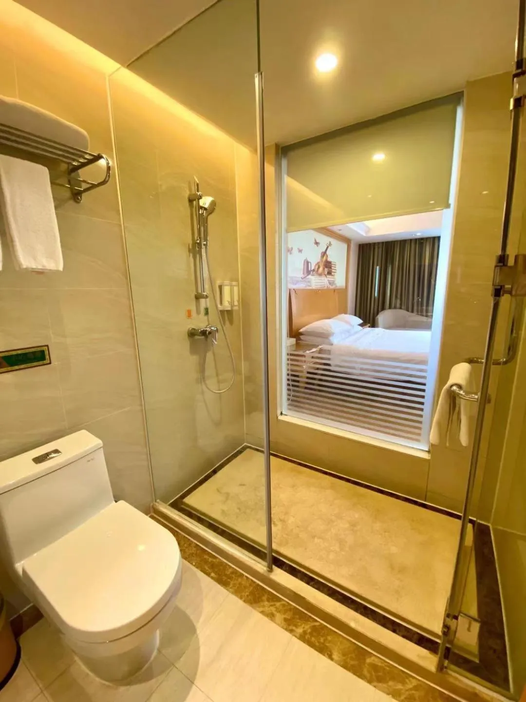 Bed in Vienna International Hotel Guangdong Foshan Shunde Ronggui