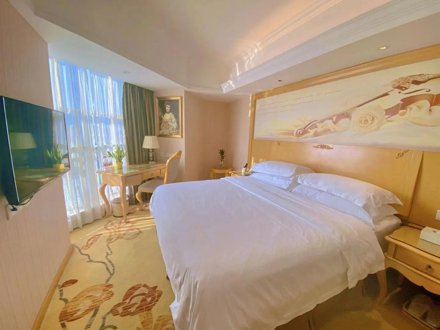 Bed in Vienna International Hotel Guangdong Foshan Shunde Ronggui