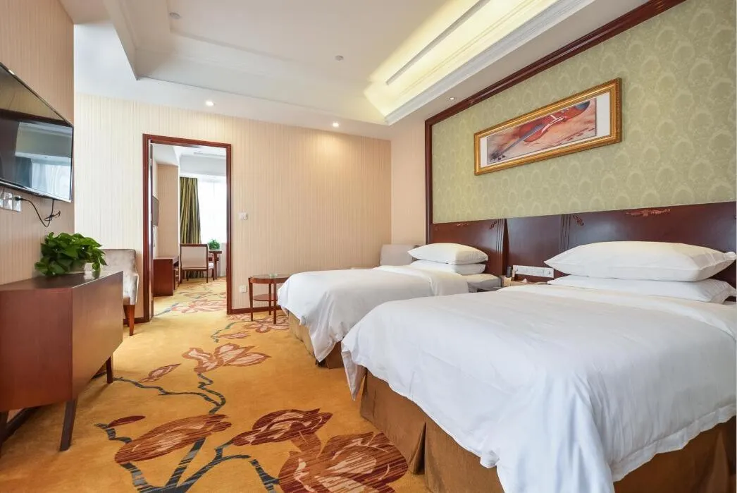 Bed in Vienna Hotel Suzhou Yangcheng Lake Huayi Movie World