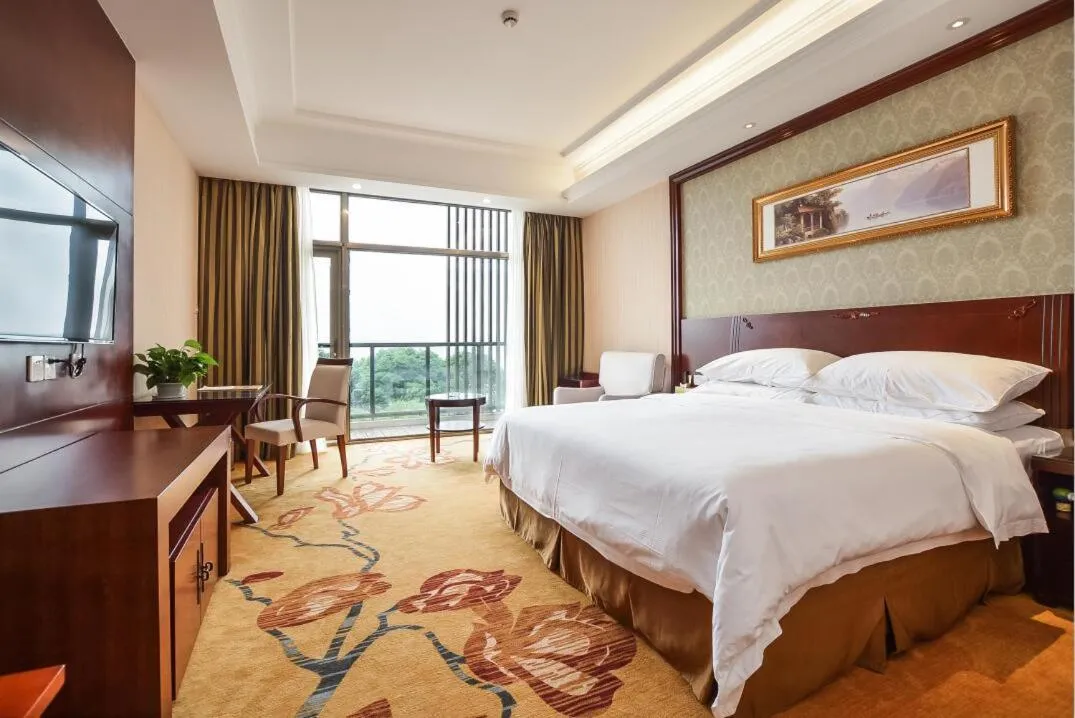 Bed in Vienna Hotel Suzhou Yangcheng Lake Huayi Movie World