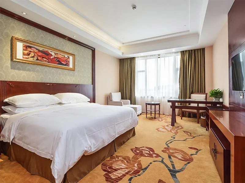 Bed in Vienna Hotel Suzhou Yangcheng Lake Huayi Movie World
