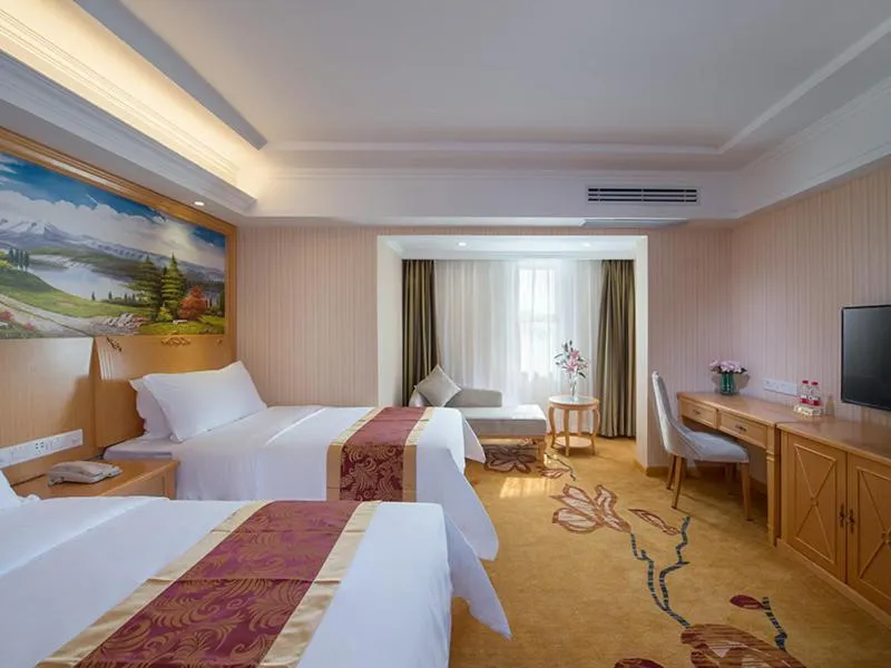 Bed in Vienna Hotel Xixiang Gushu