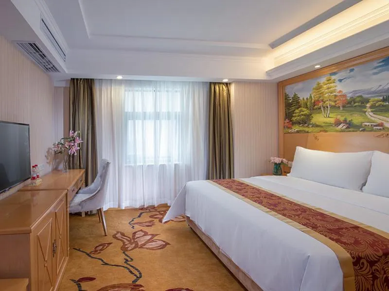 Bed in Vienna Hotel Xixiang Gushu
