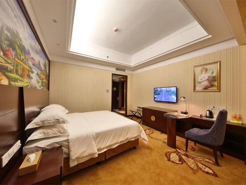 Bed in Vienna International Hotel Zhangjiajie Tianmen Mountain