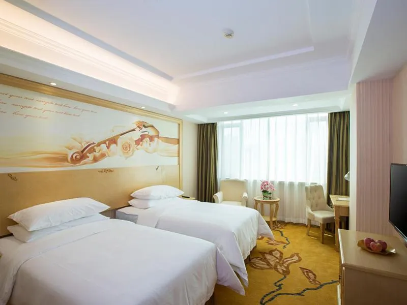 Bed in Vienna Hotel Huizhou Dahuxi