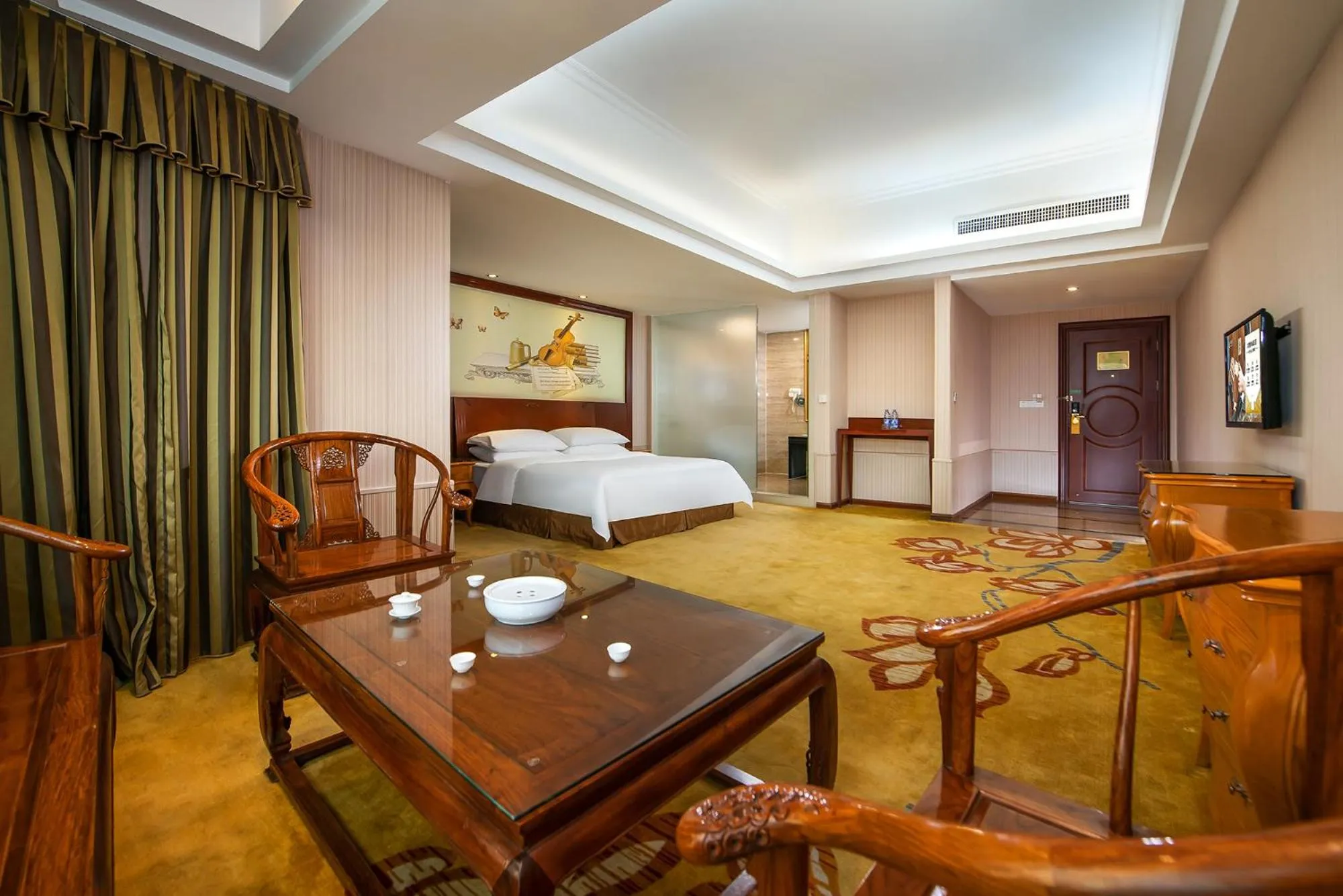 Bed in Vienna International Hotel Jieyang Jieyanglou