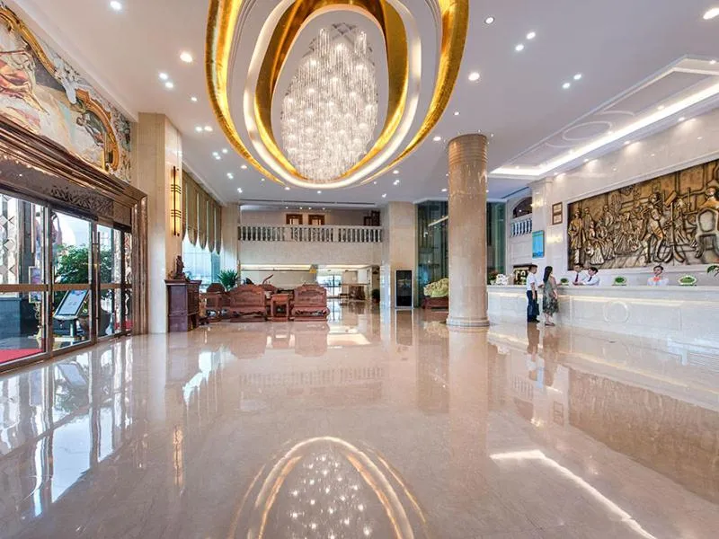 Lobby or reception in Vienna International Hotel Jieyang Jieyanglou