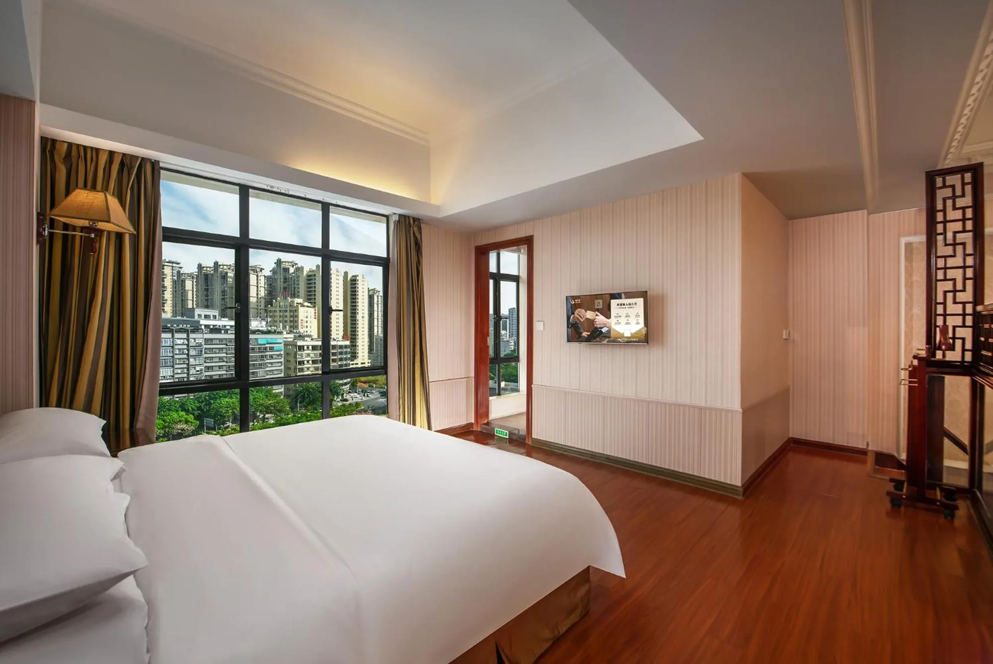 Bed in Vienna International Hotel Jieyang Jieyanglou