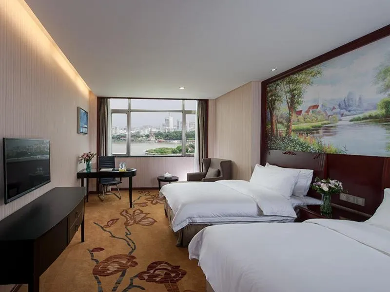 Bed in Vienna International Hotel Shantou Chenghai Waisha Bridge