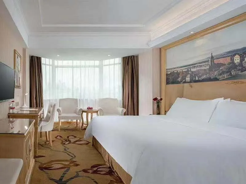 Bed in Vienna Hotel Huizhou Railway Station