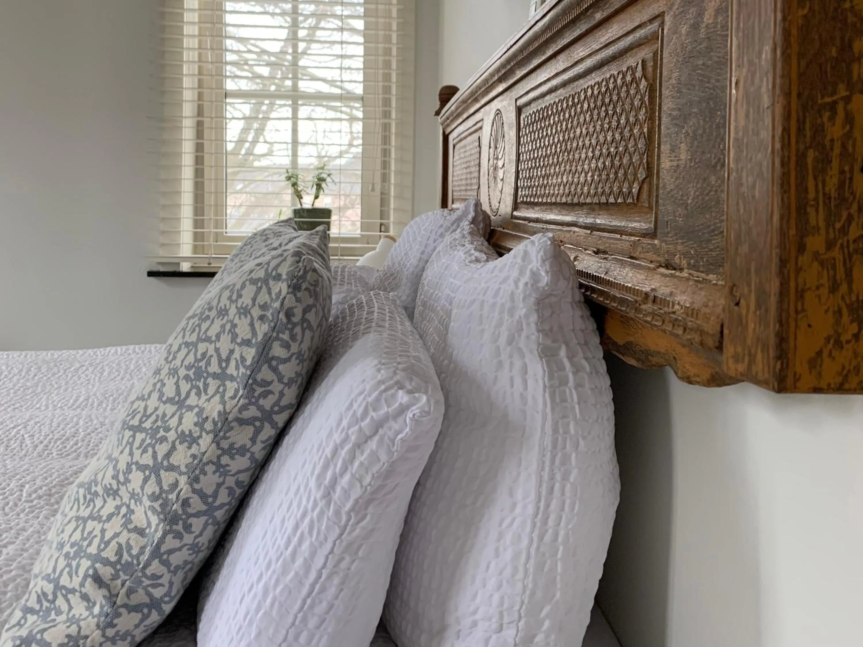 Bed in Hotel Au Nom De Dieu