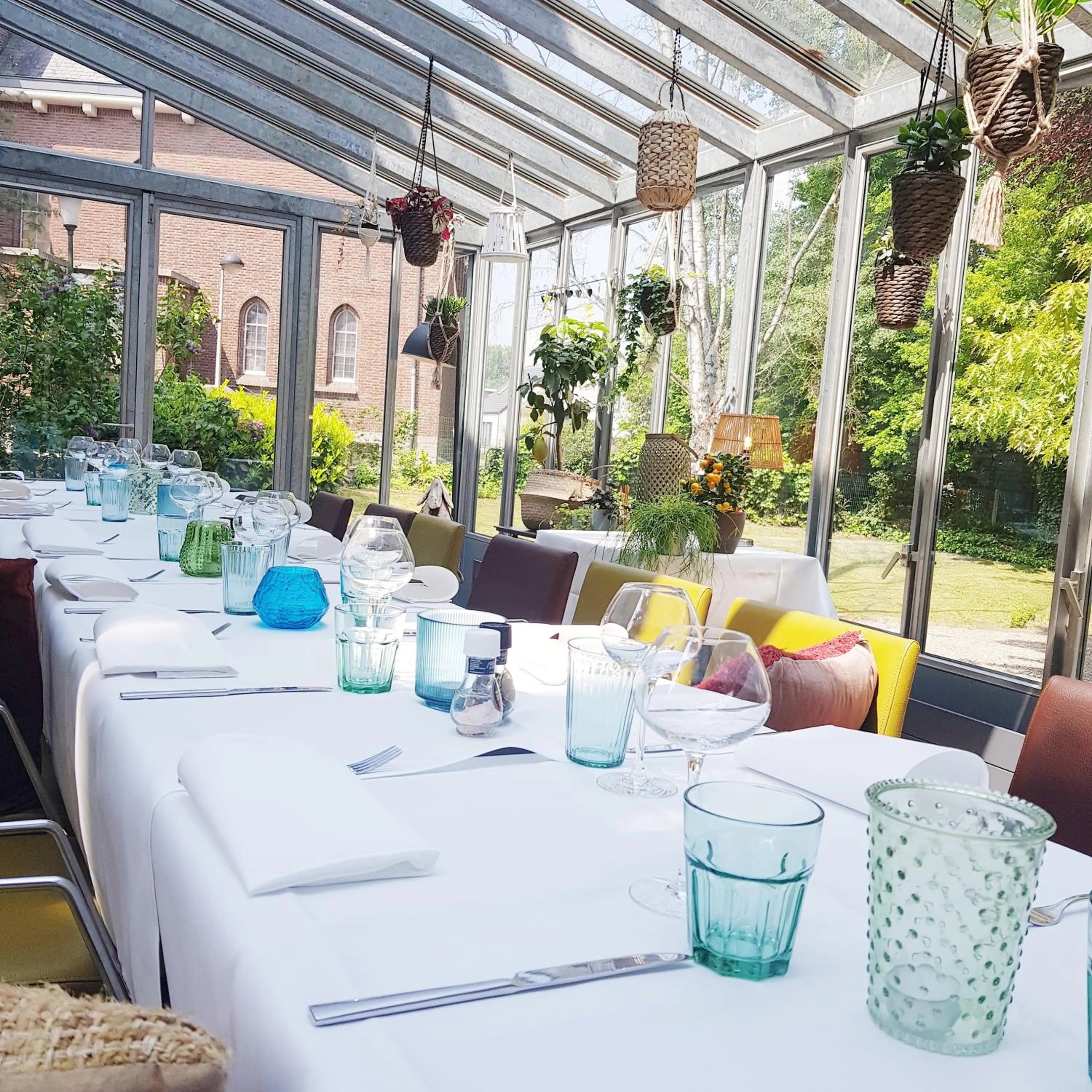 Restaurant/places to eat in Hotel Au Nom De Dieu