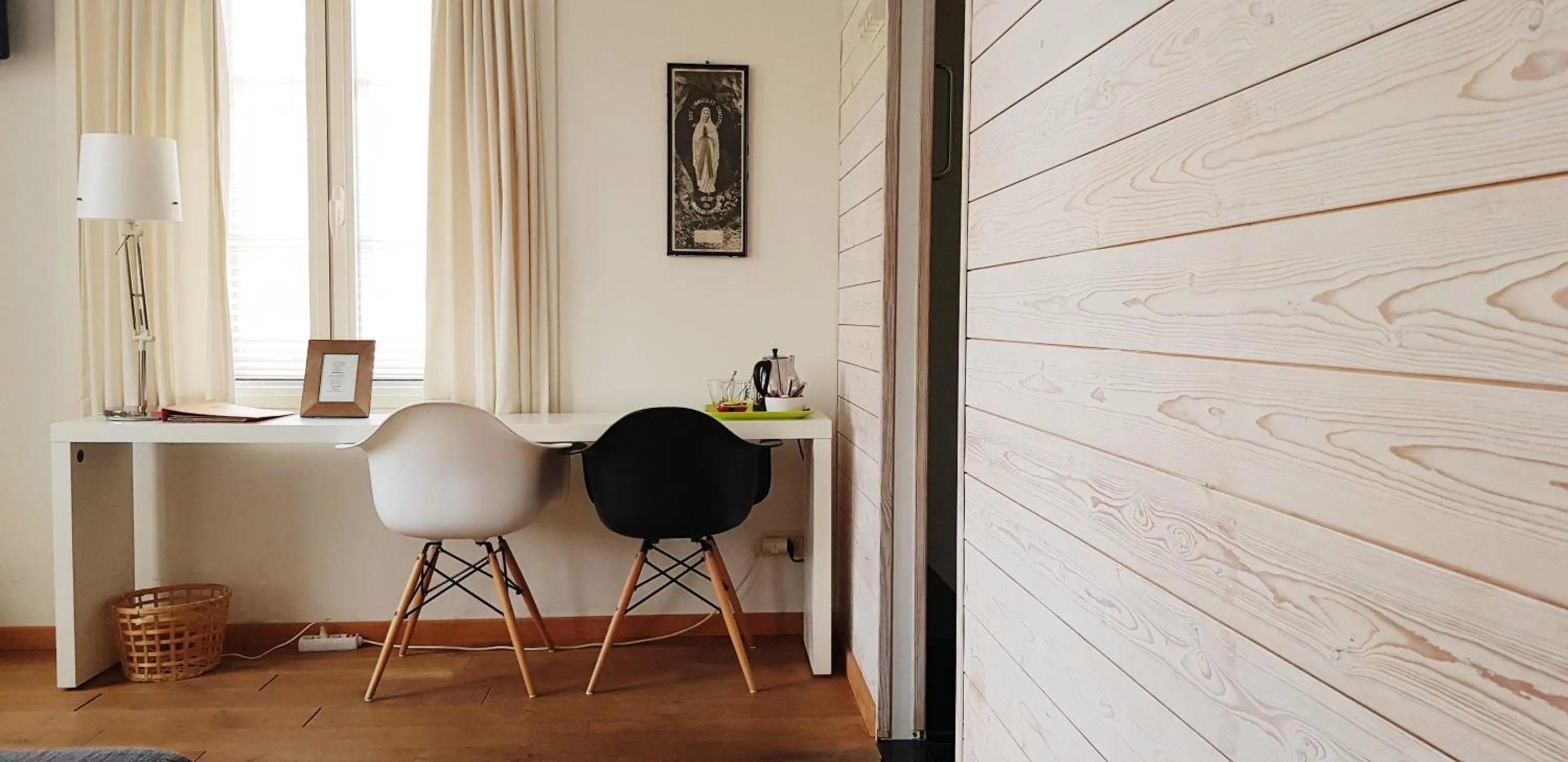 Coffee/tea facilities in Hotel Au Nom De Dieu