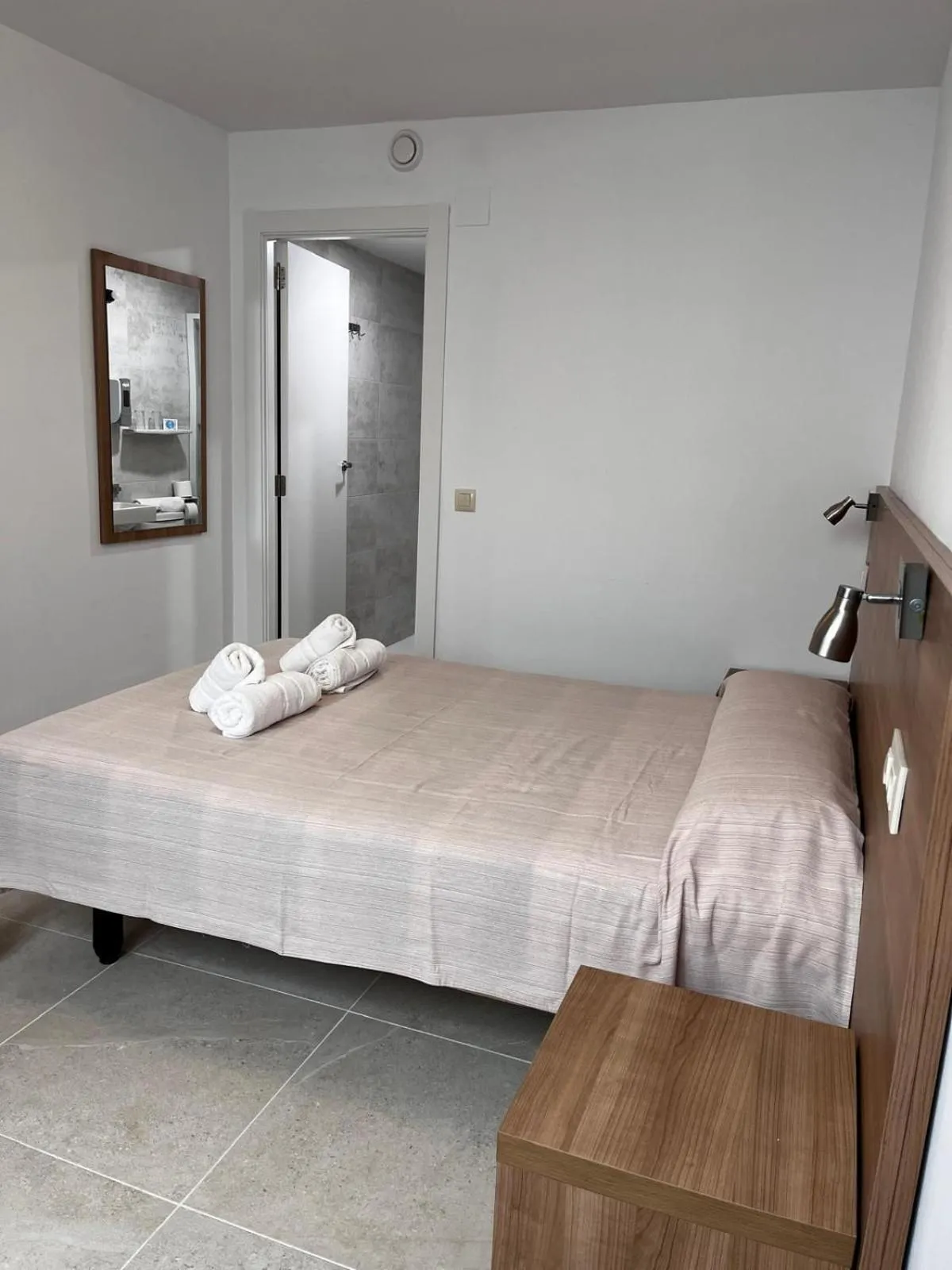 Photo of the whole room, Bed in Hotel Blason Junior