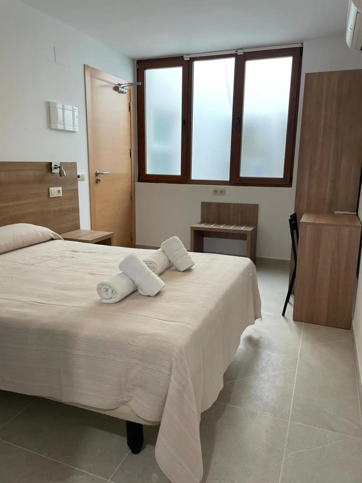 Photo of the whole room, Bed in Hotel Blason Junior