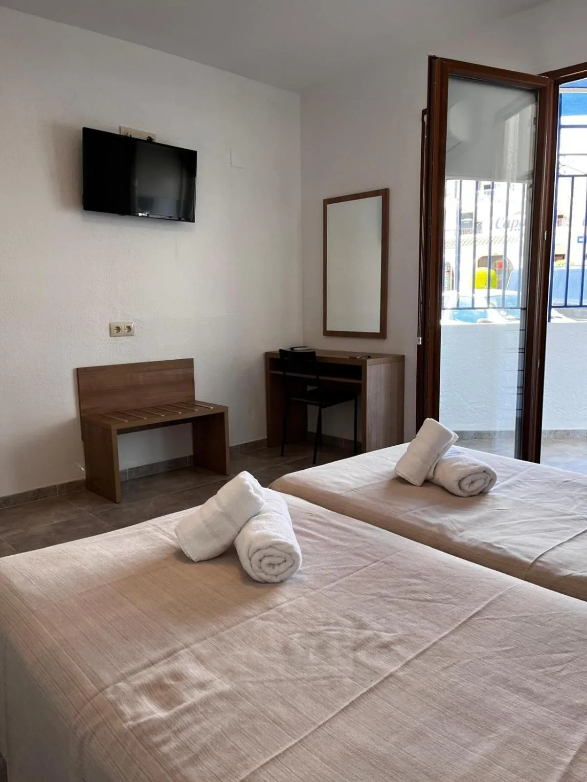 Photo of the whole room, Bed in Hotel Blason Junior