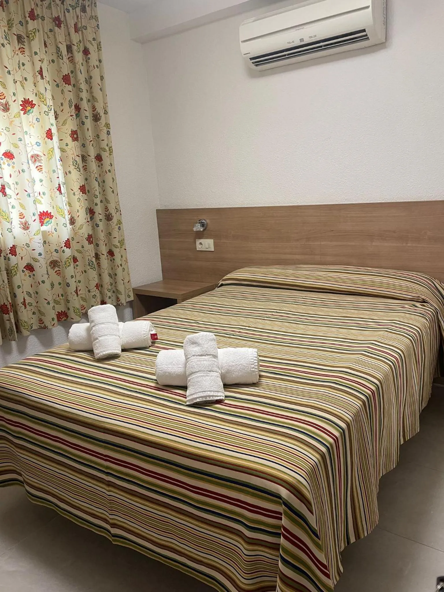 Bedroom, Bed in Hotel Blason Junior