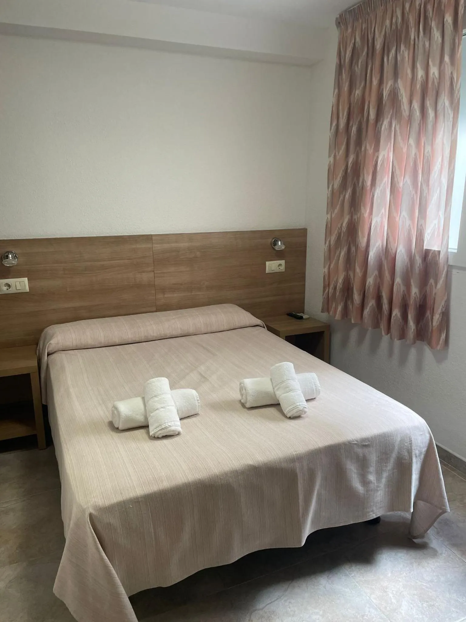 Photo of the whole room, Bed in Hotel Blason Junior