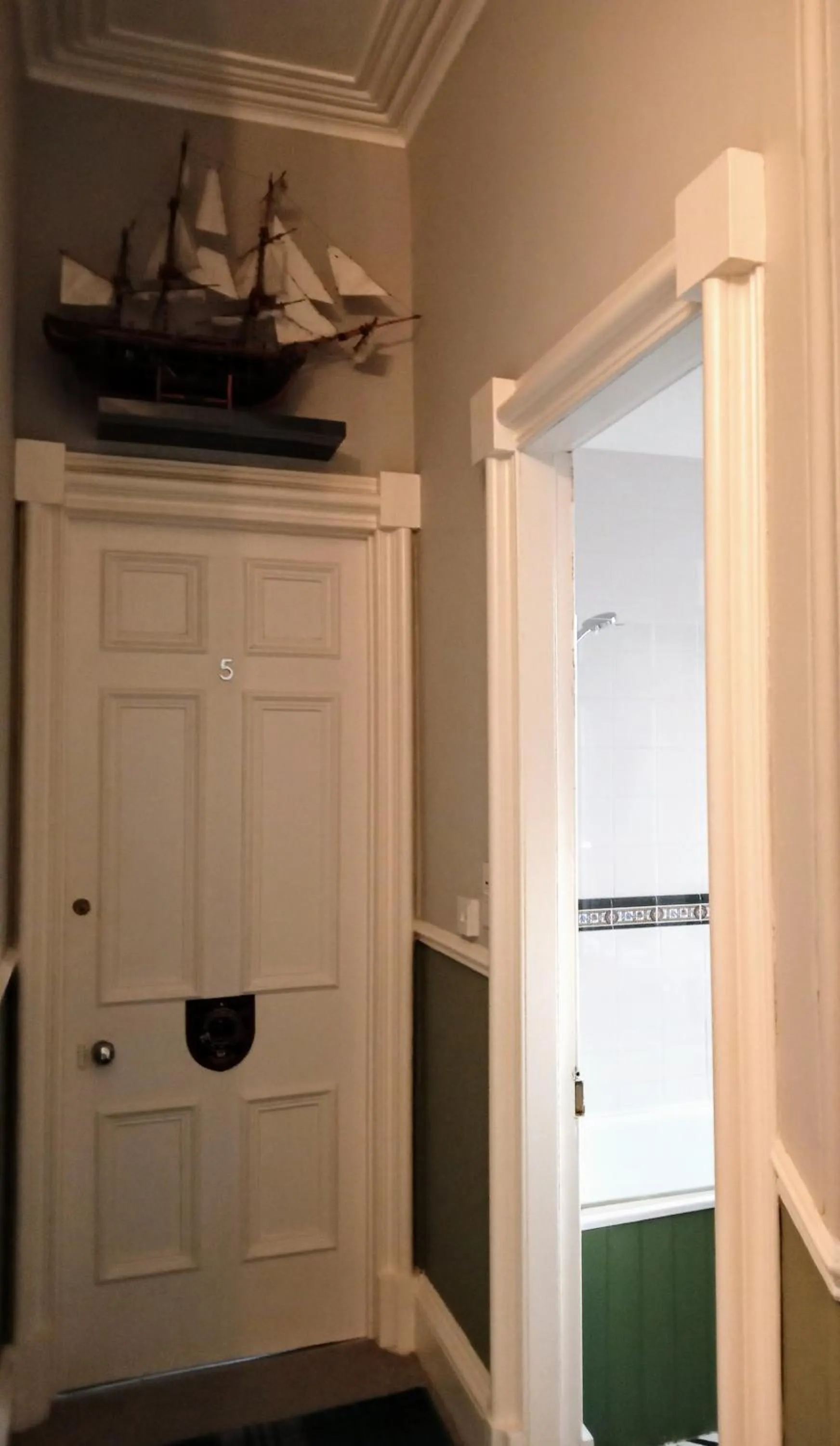 Bathroom in Greenland House B&B