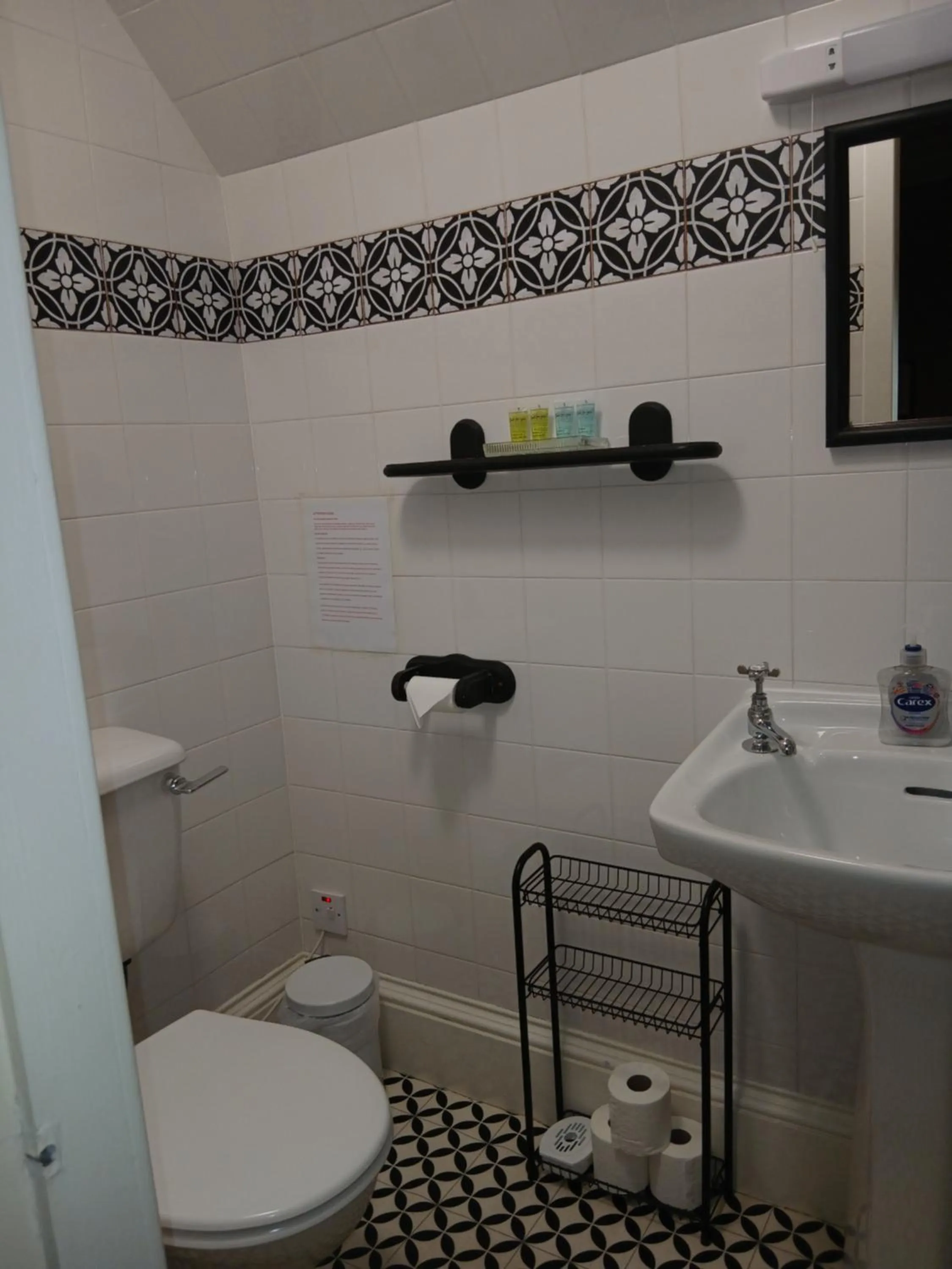 Bathroom in Greenland House B&B