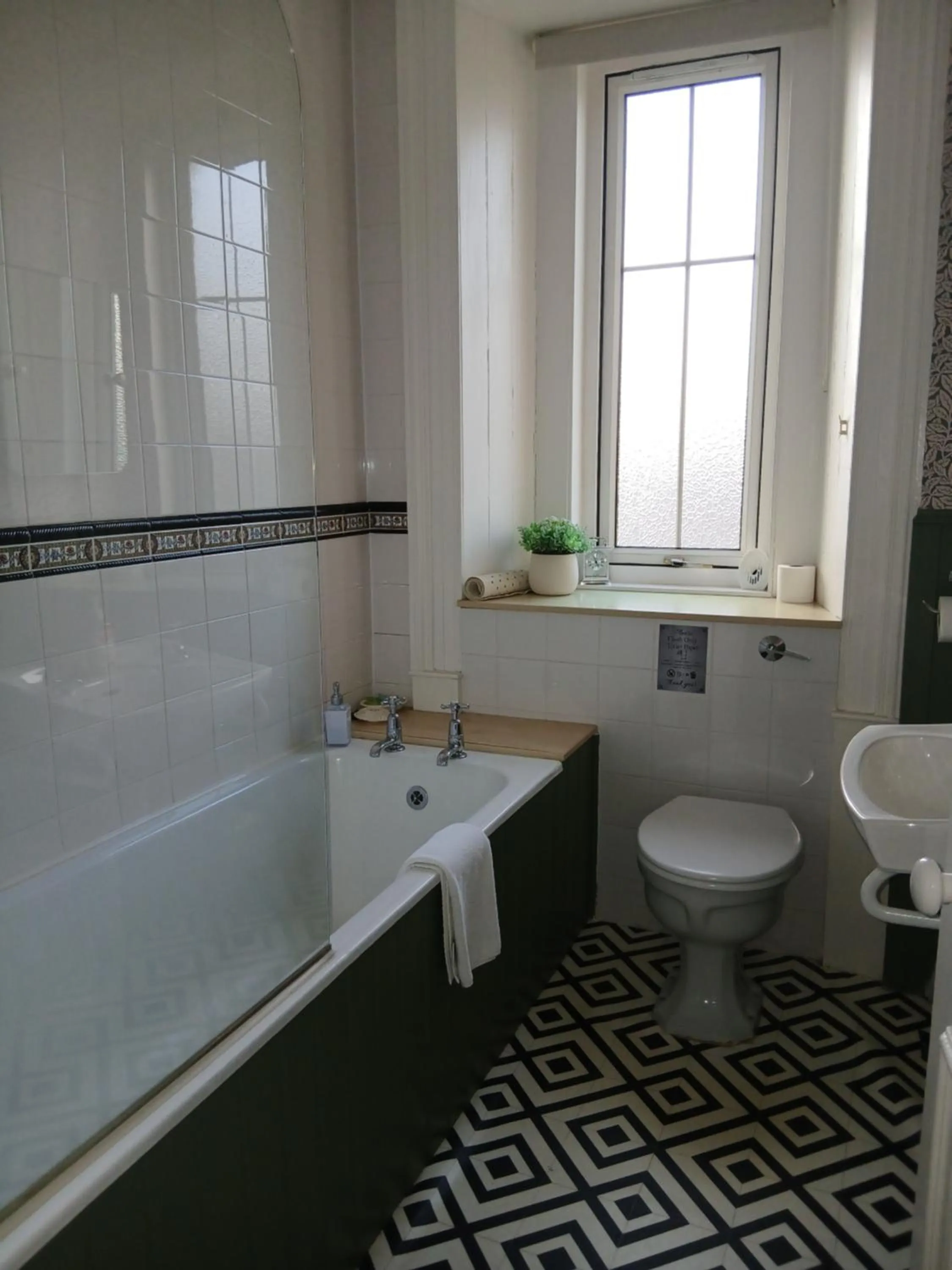 Bathroom in Greenland House B&B