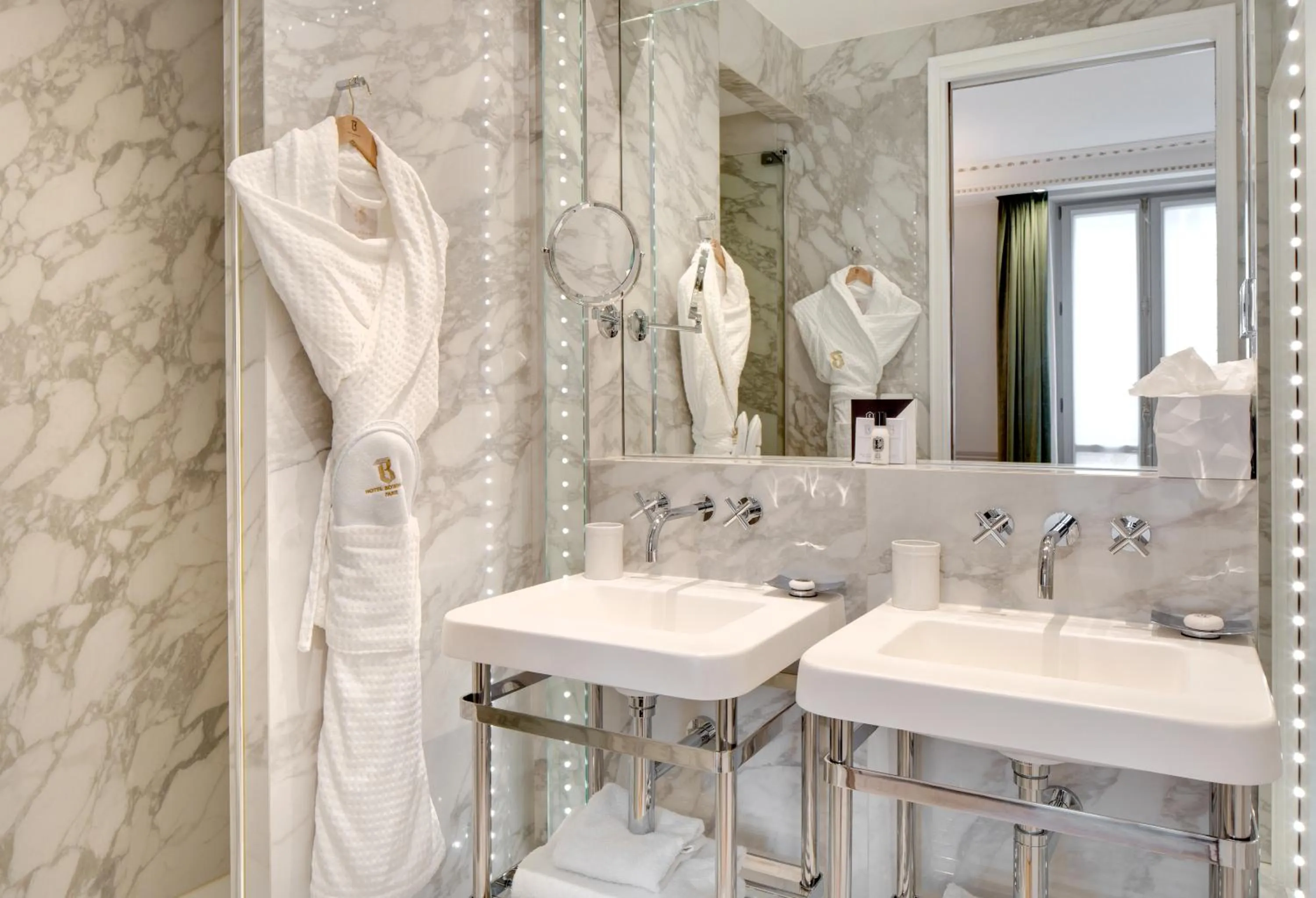 Shower in Hotel Bowmann