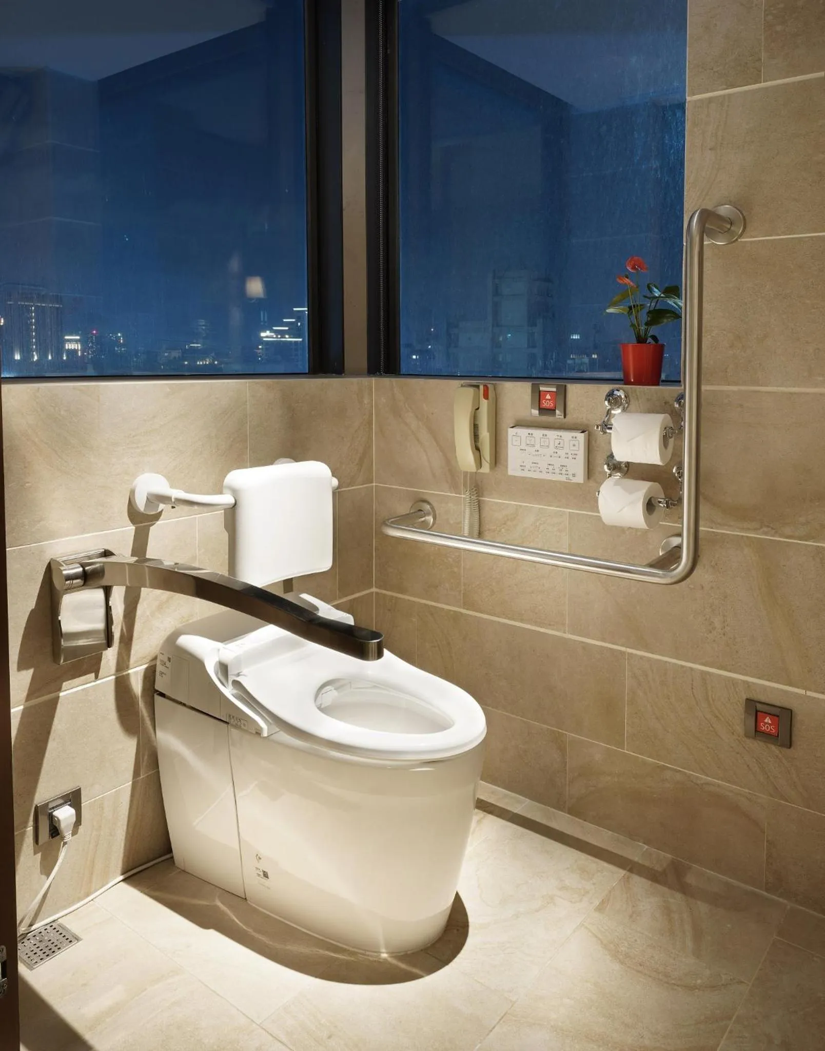 Toilet in Palais de Chine Hotel