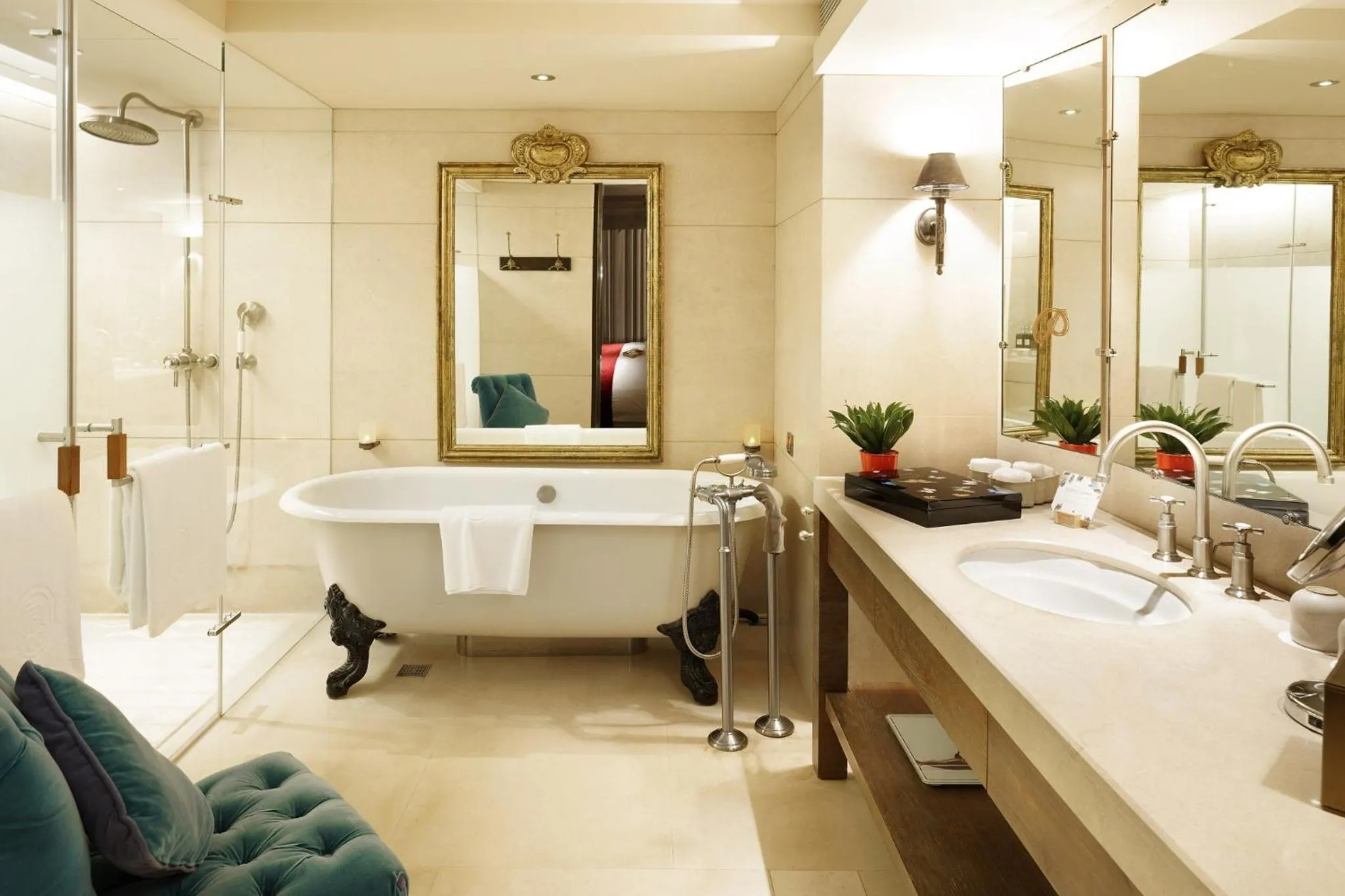 Bathroom in Palais de Chine Hotel