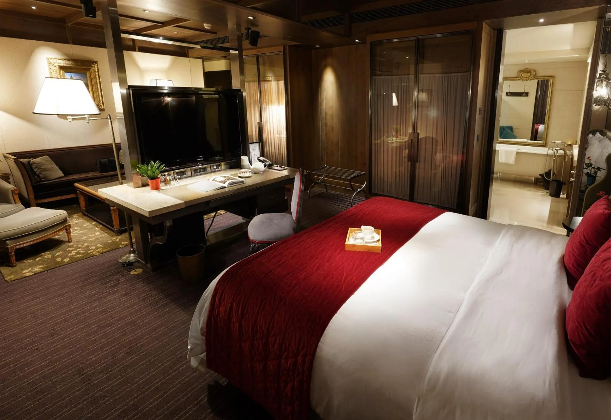 Bed in Palais de Chine Hotel