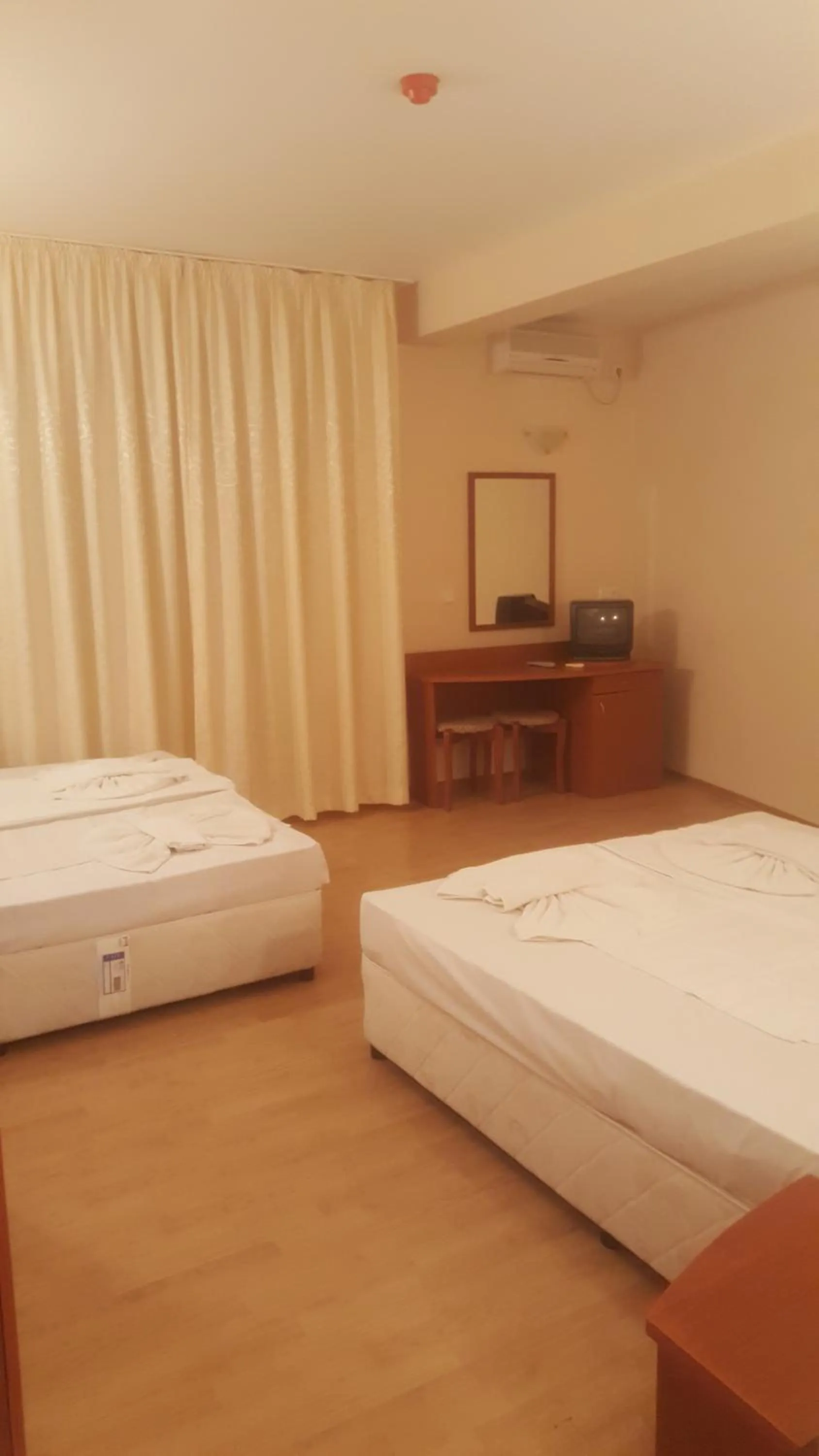 Photo of the whole room in Hotel Seasons 2