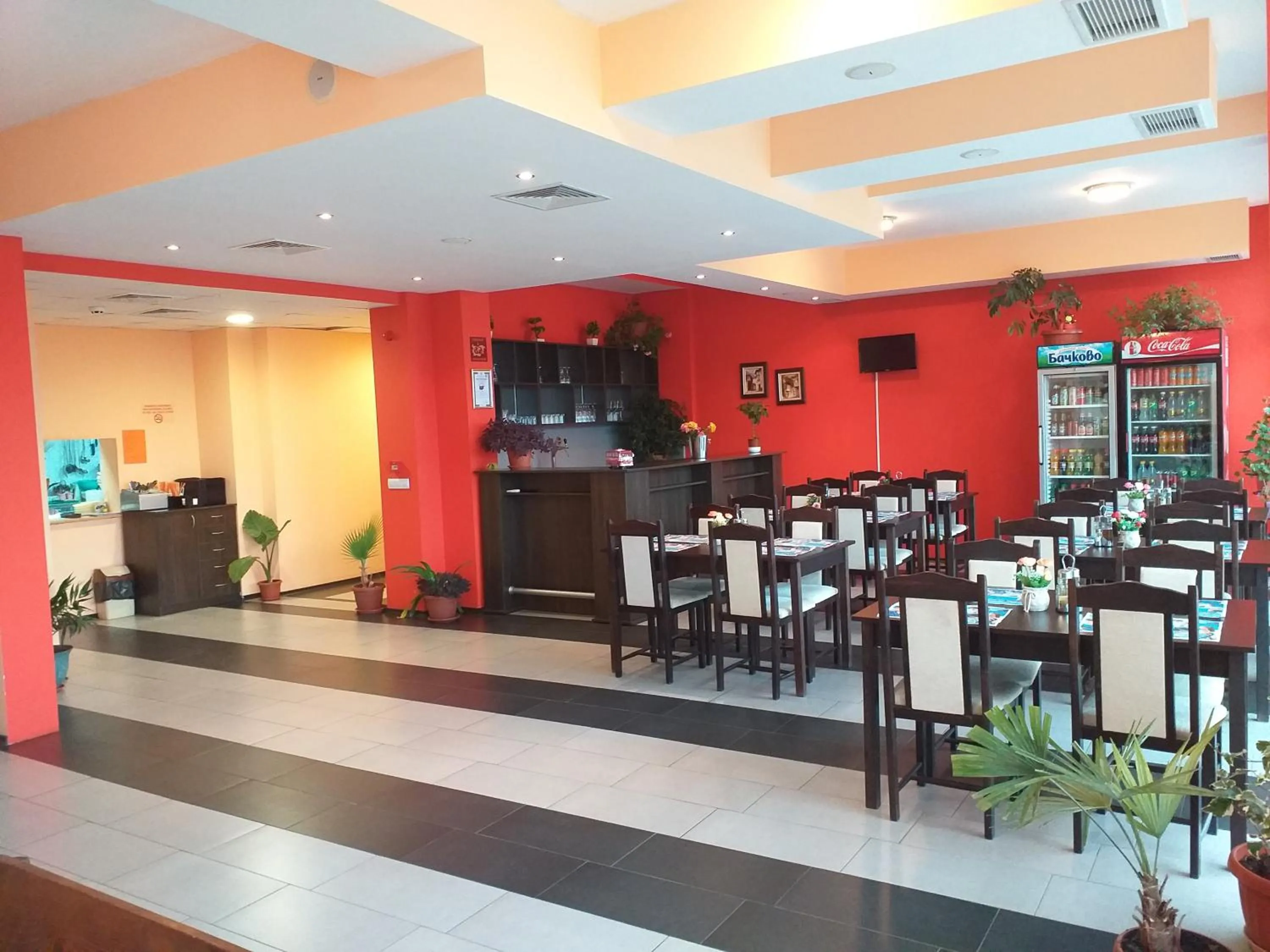 Restaurant/places to eat in Hotel Seasons 2