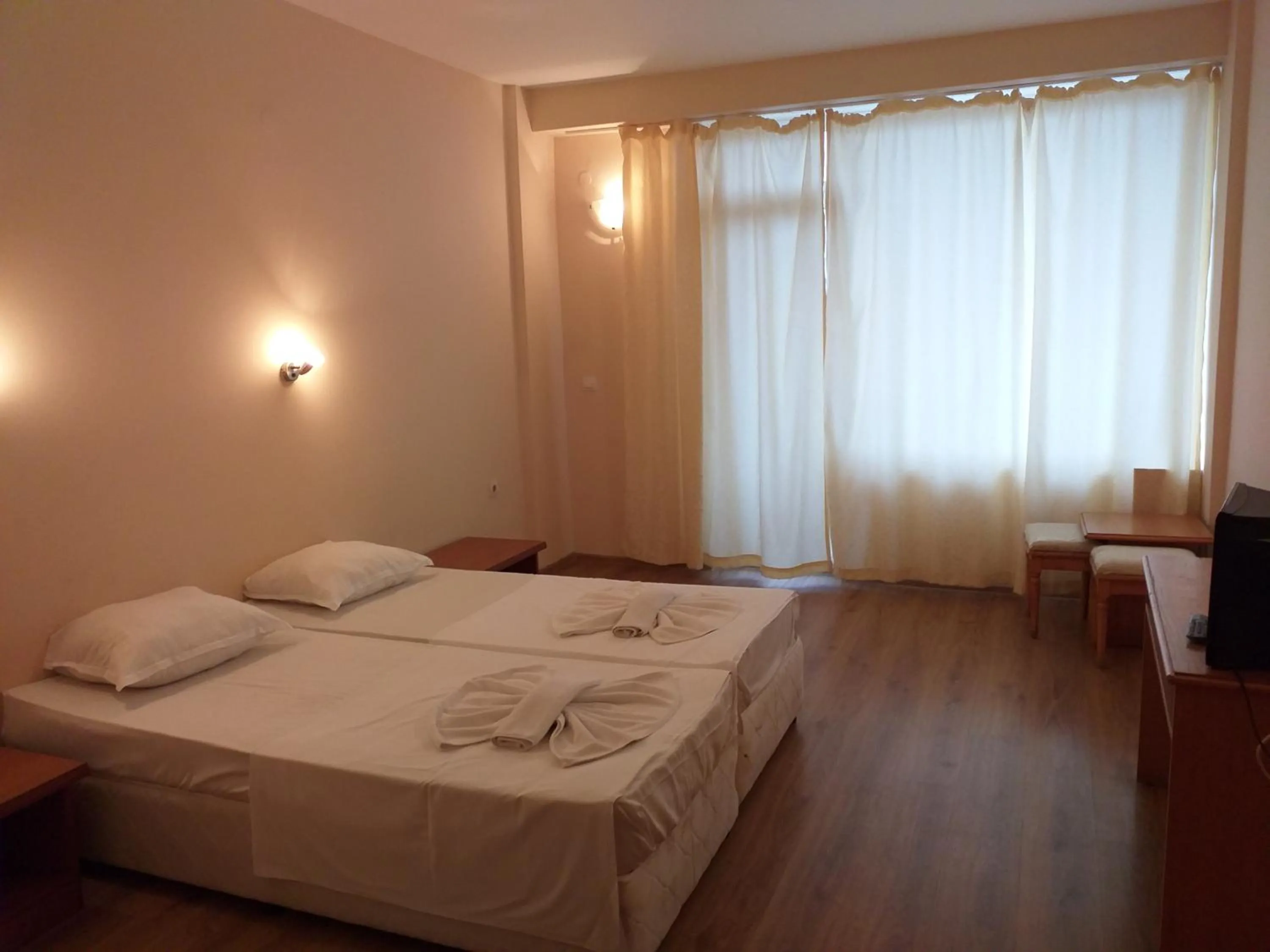 Photo of the whole room in Hotel Seasons 2