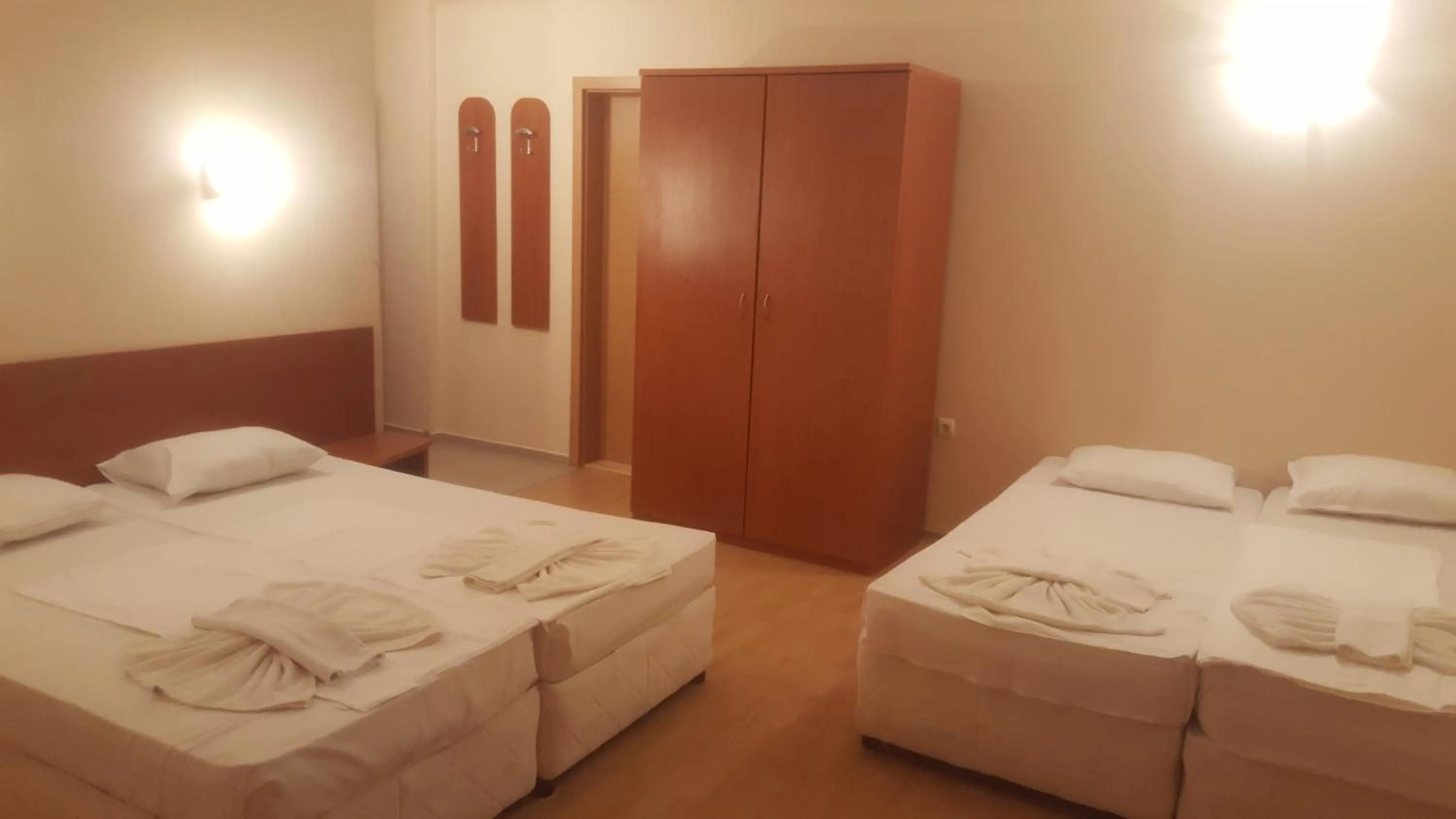 Photo of the whole room in Hotel Seasons 2