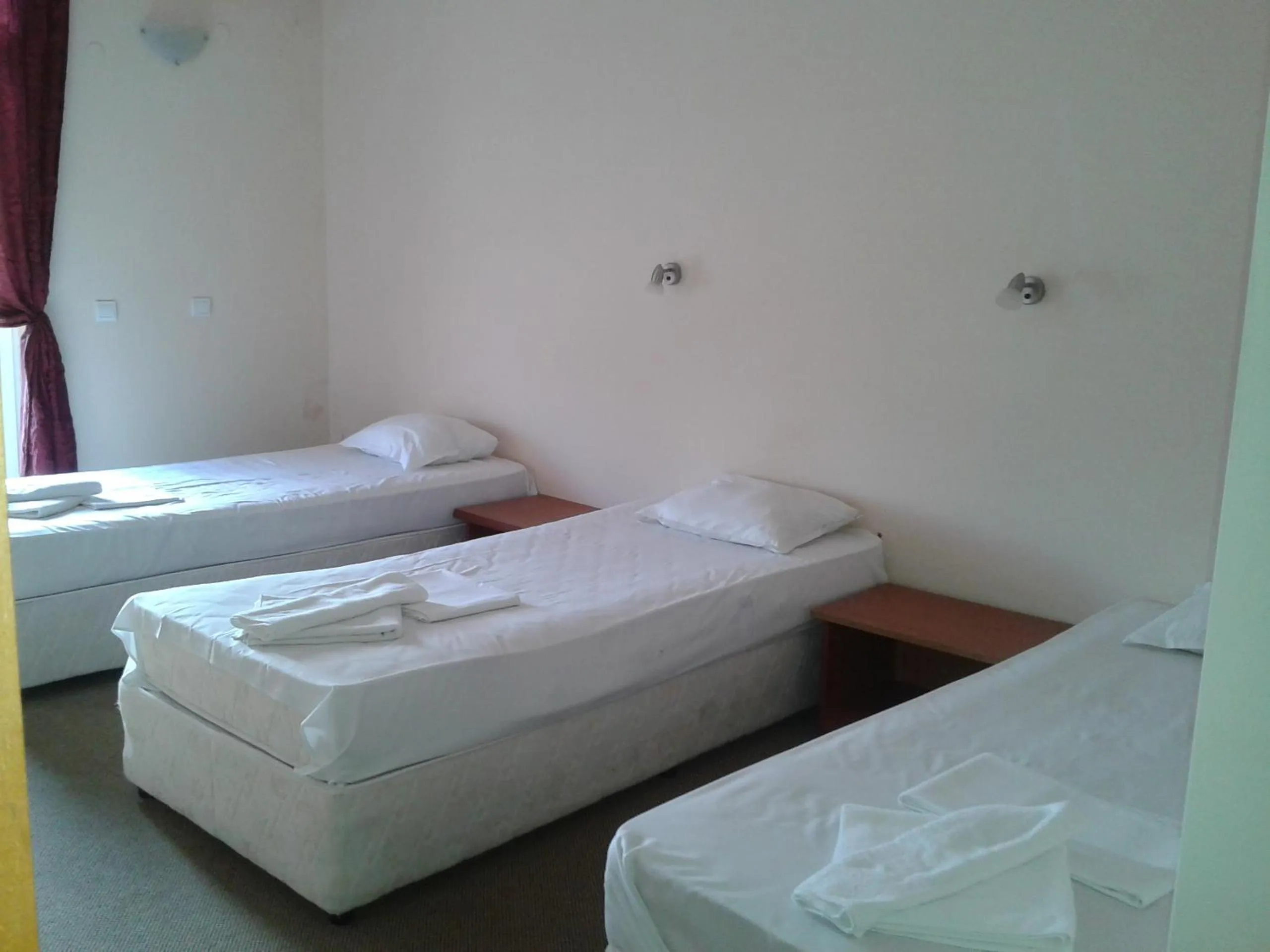 Photo of the whole room in Hotel Seasons 2