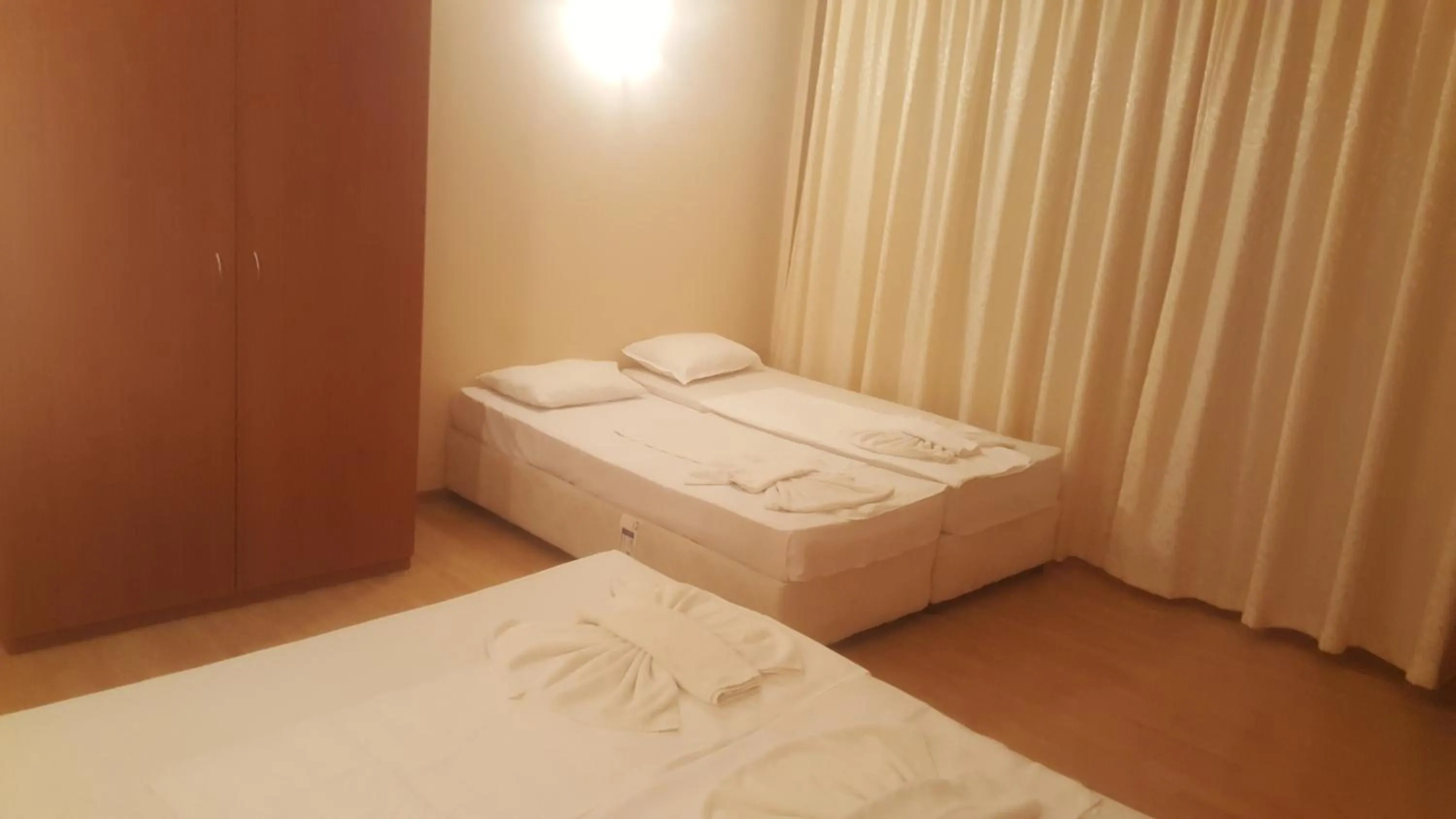 Photo of the whole room in Hotel Seasons 2