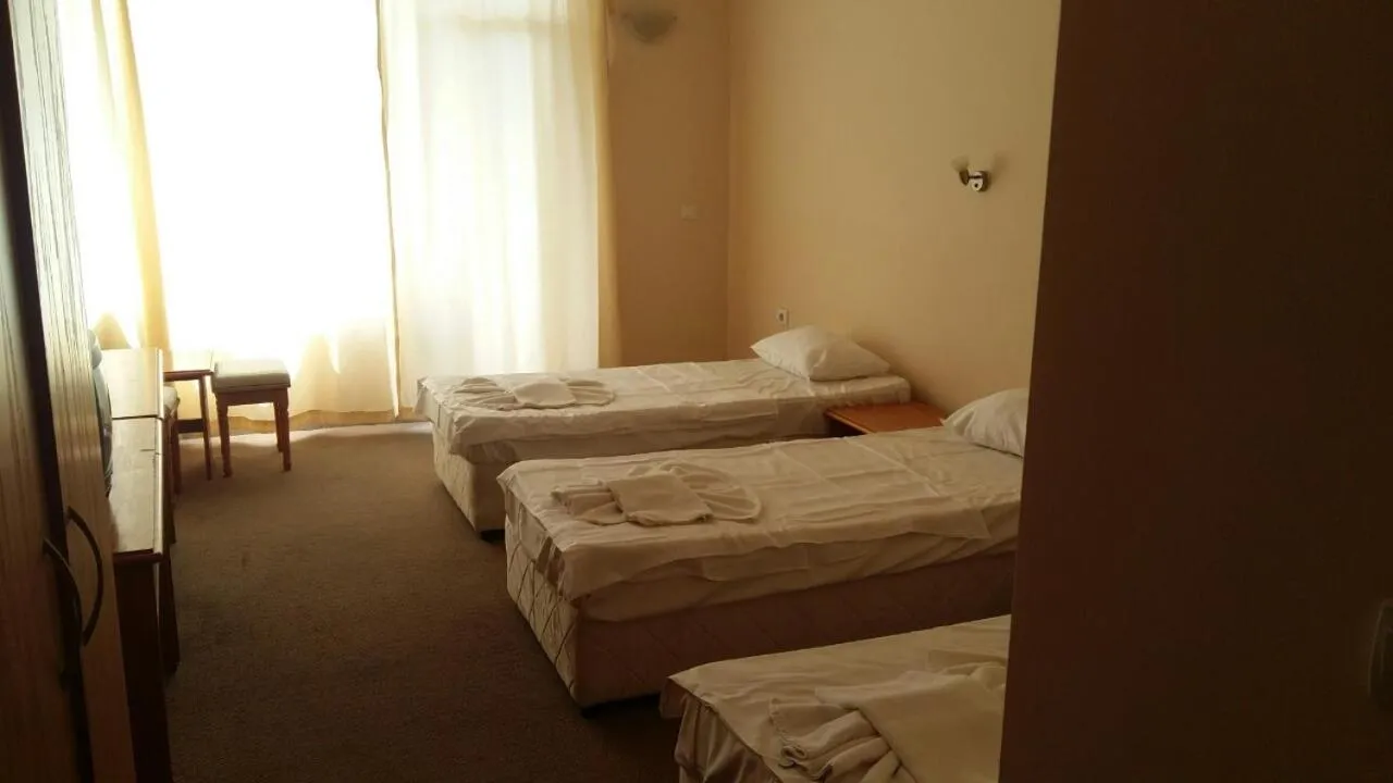 Photo of the whole room in Hotel Seasons 2