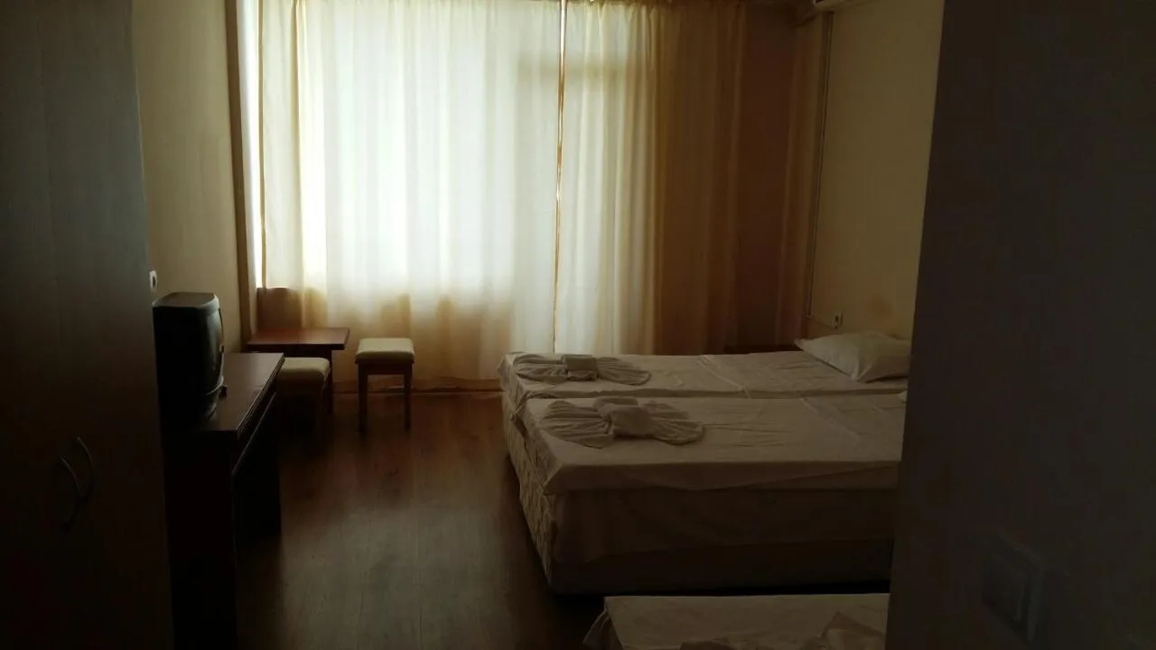 Photo of the whole room in Hotel Seasons 2
