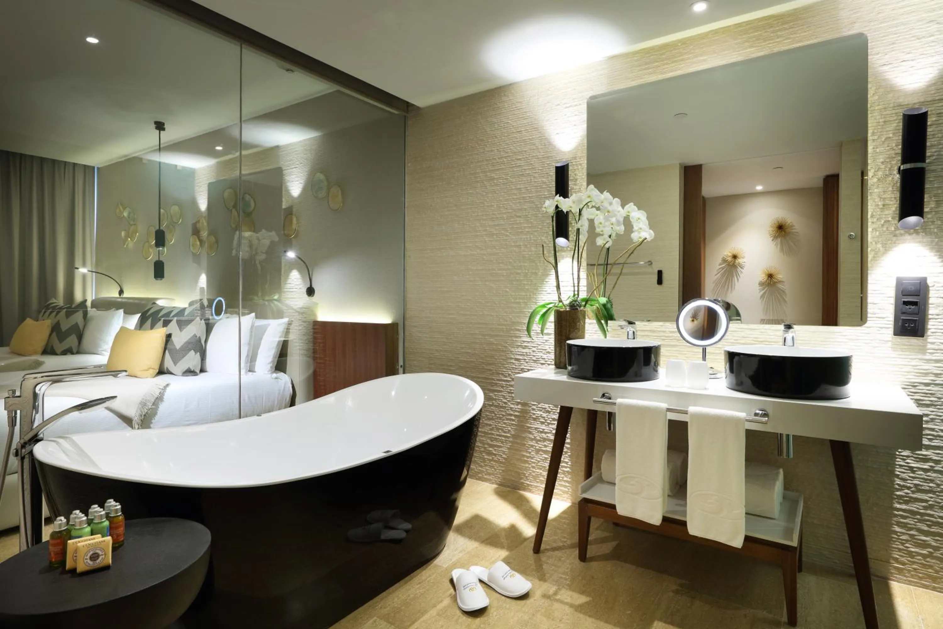 Bathroom, Bed in Grand Palladium Select Costa Mujeres - All Inclusive