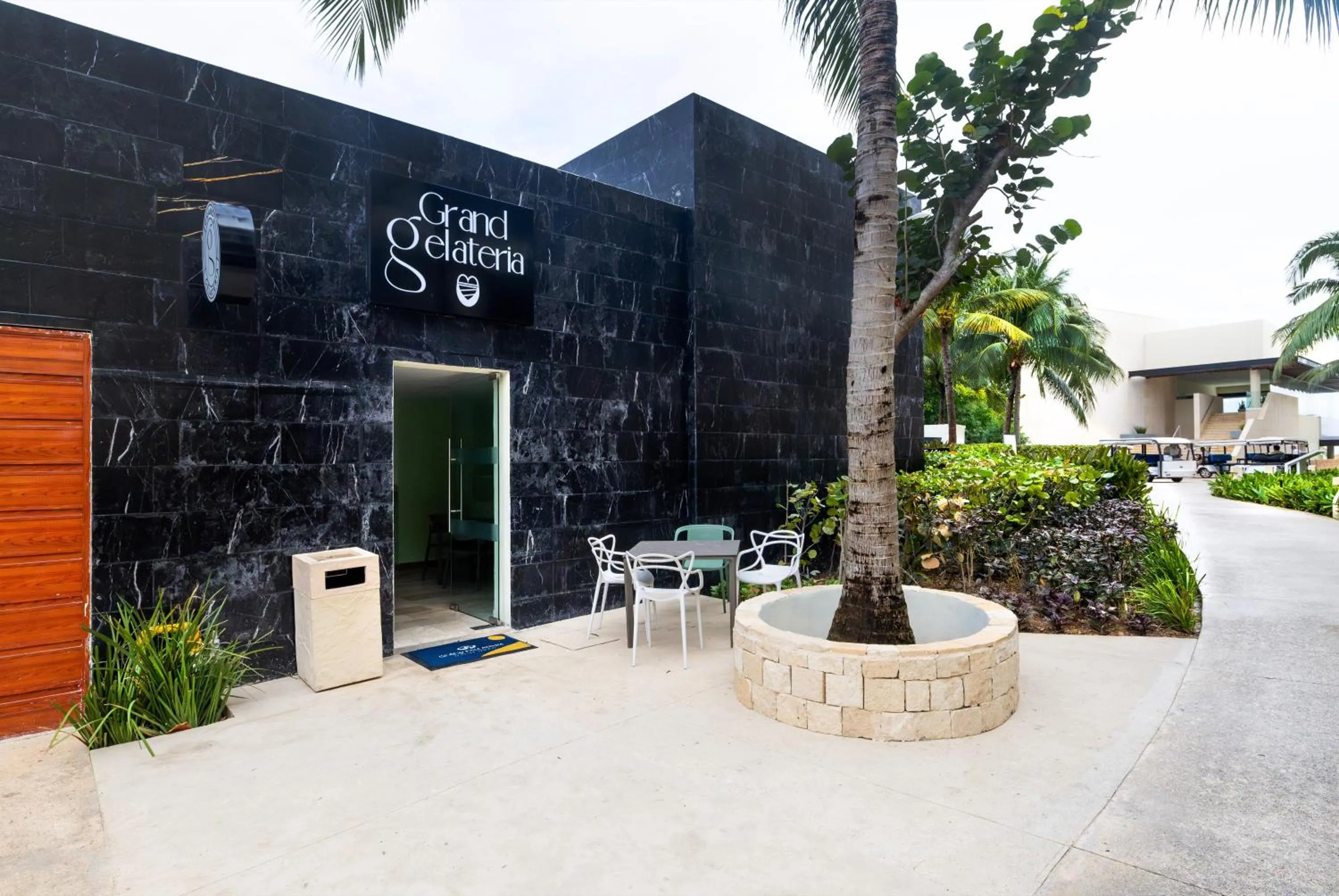 Food and drinks in Grand Palladium Select Costa Mujeres - All Inclusive