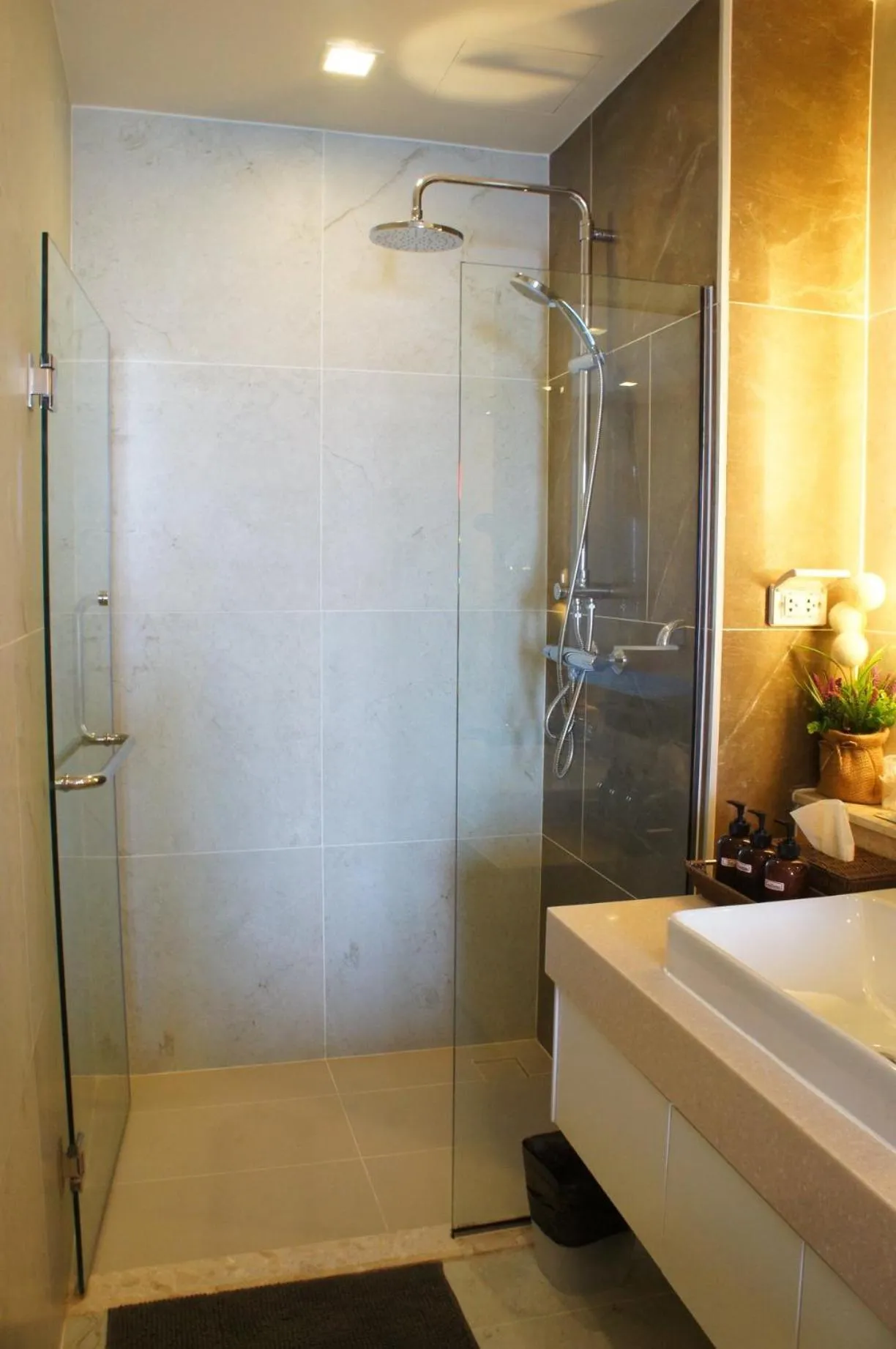 Shower in The Astra Chiang Mai