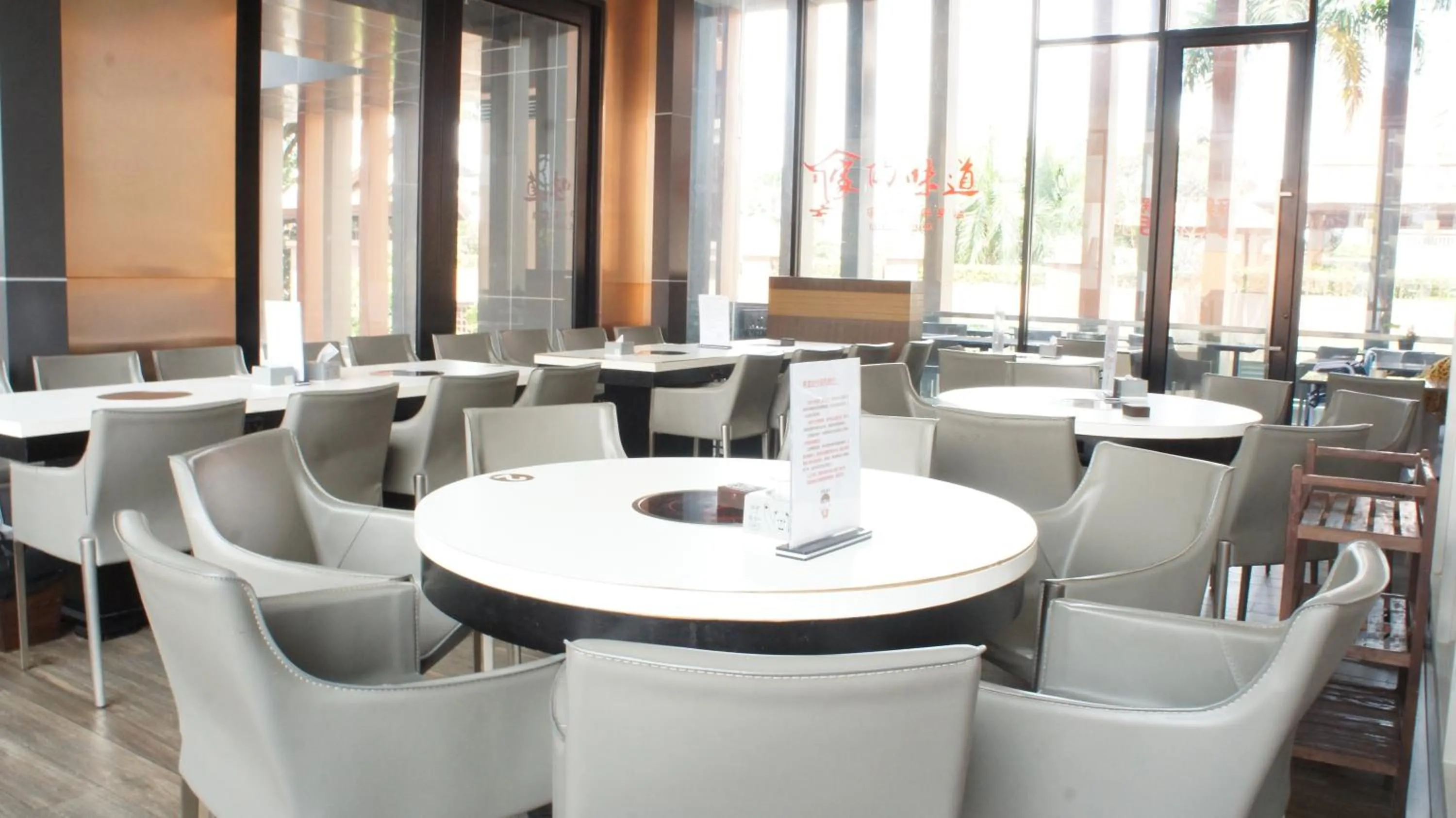 Restaurant/places to eat in The Astra Chiang Mai