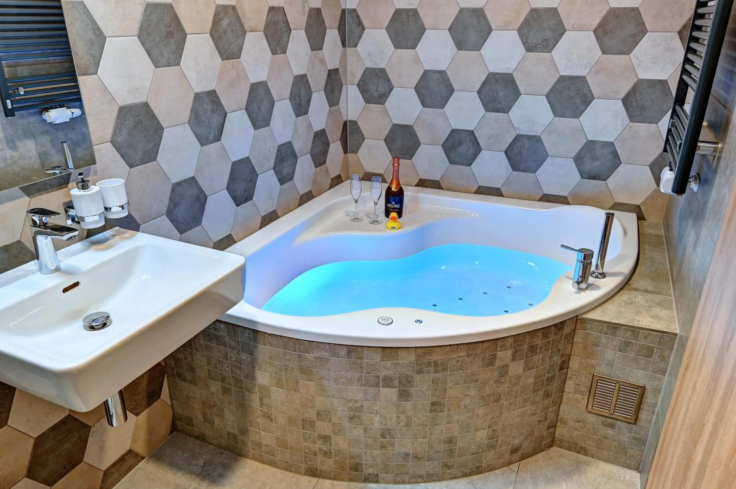 Hot Tub in Wellness Hotel Fénix