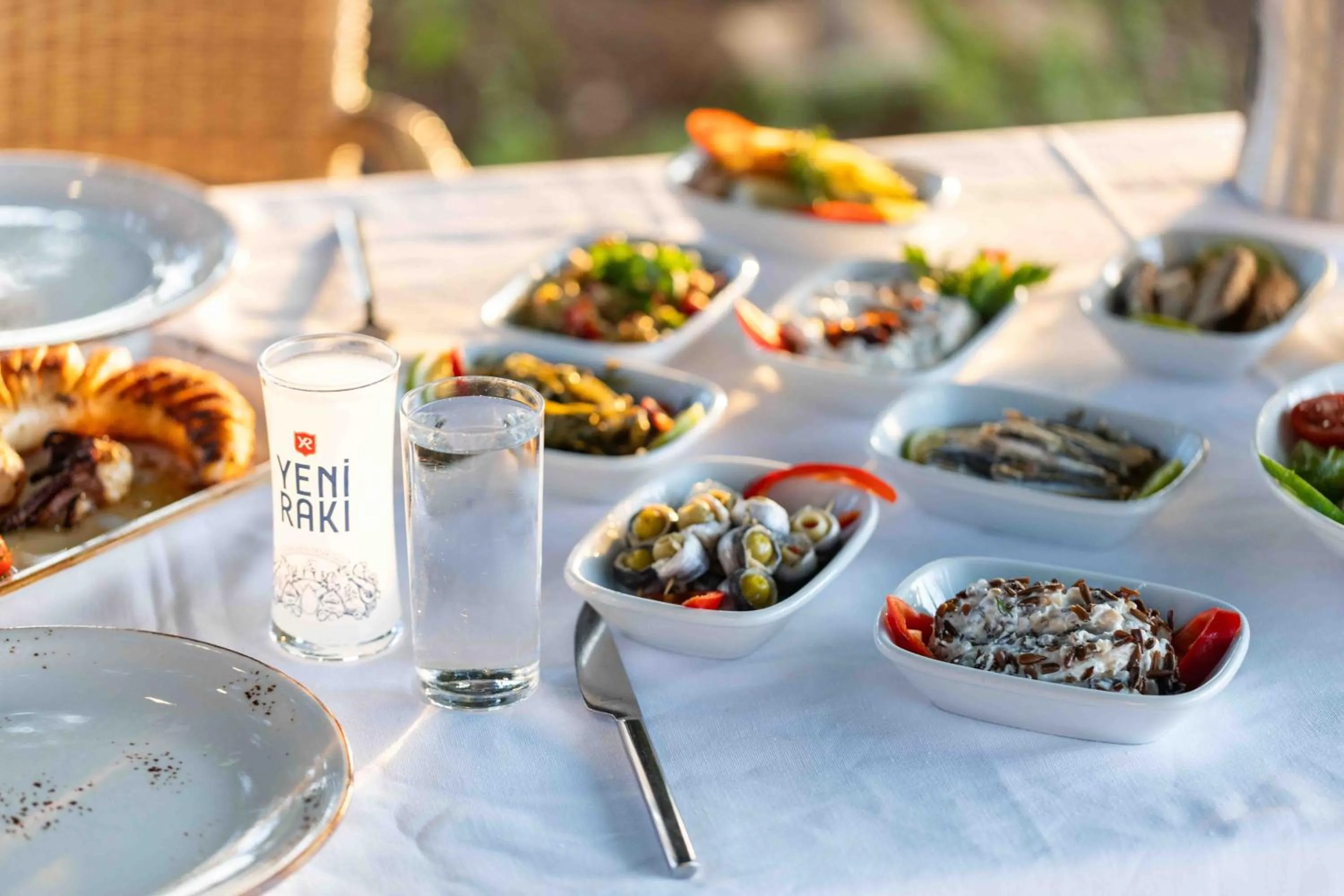 Food and drinks in Etenna Beach Bungalows