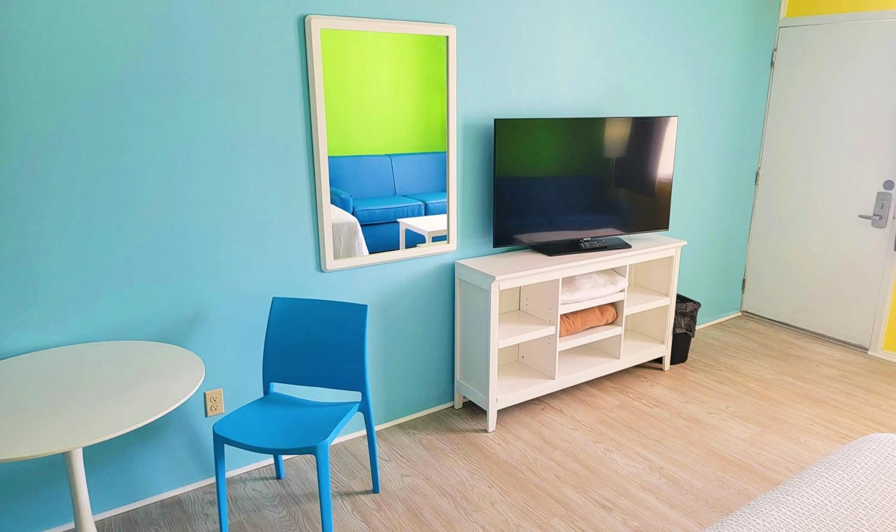 Seating area in Kokomo Suites