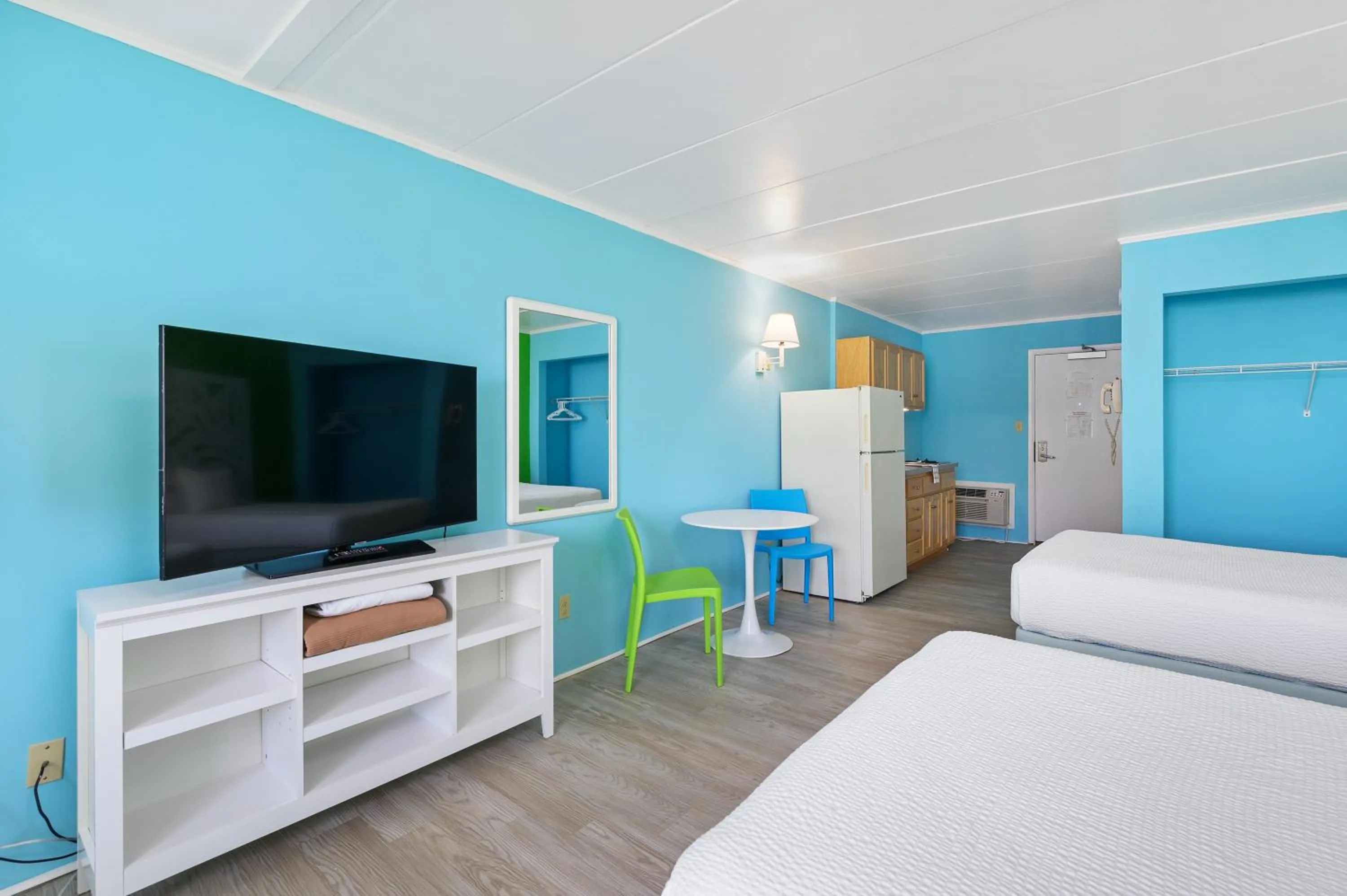 Bedroom, Bed in Kokomo Suites