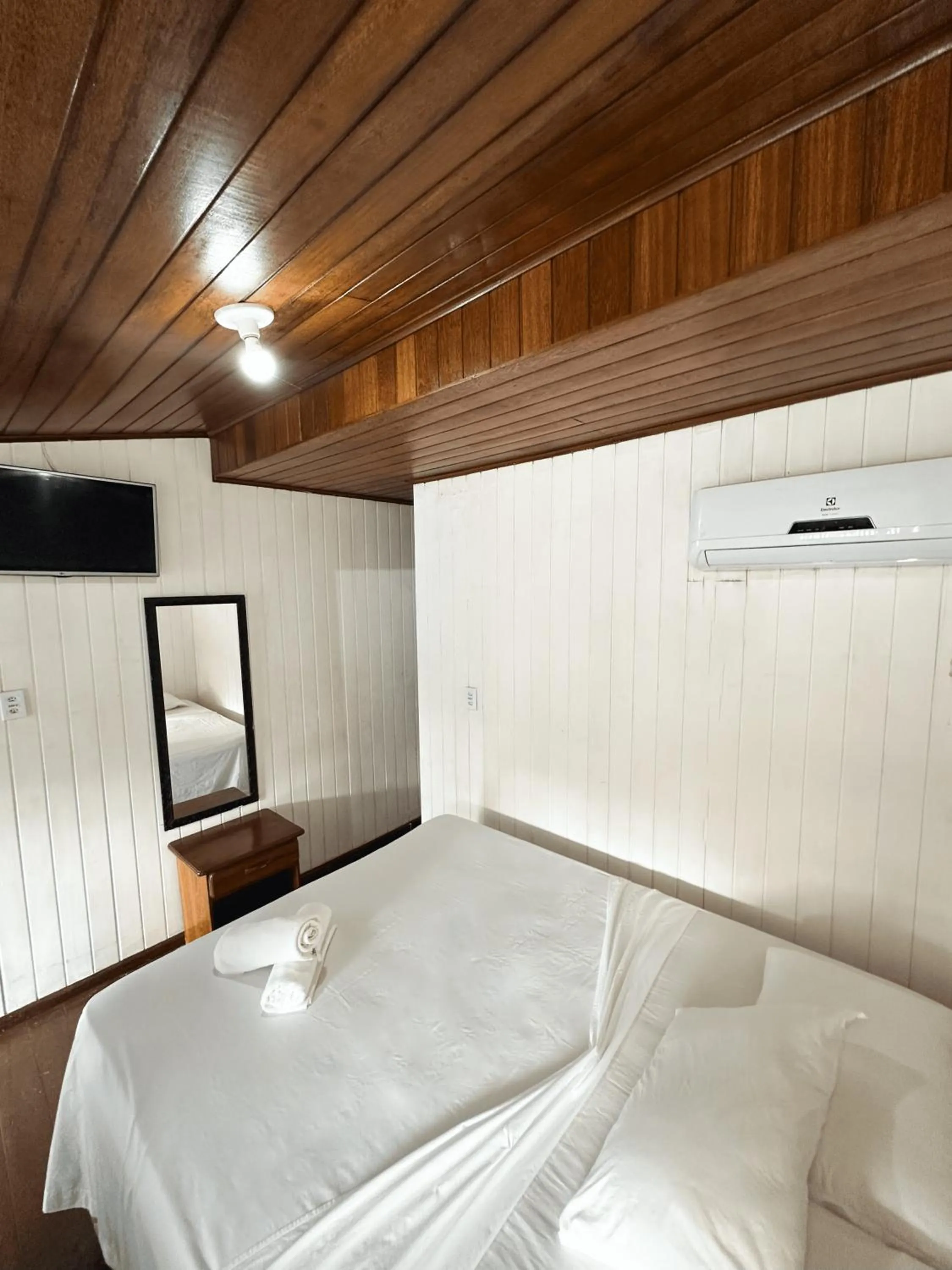 Bed in Amendoeira Praia Hotel