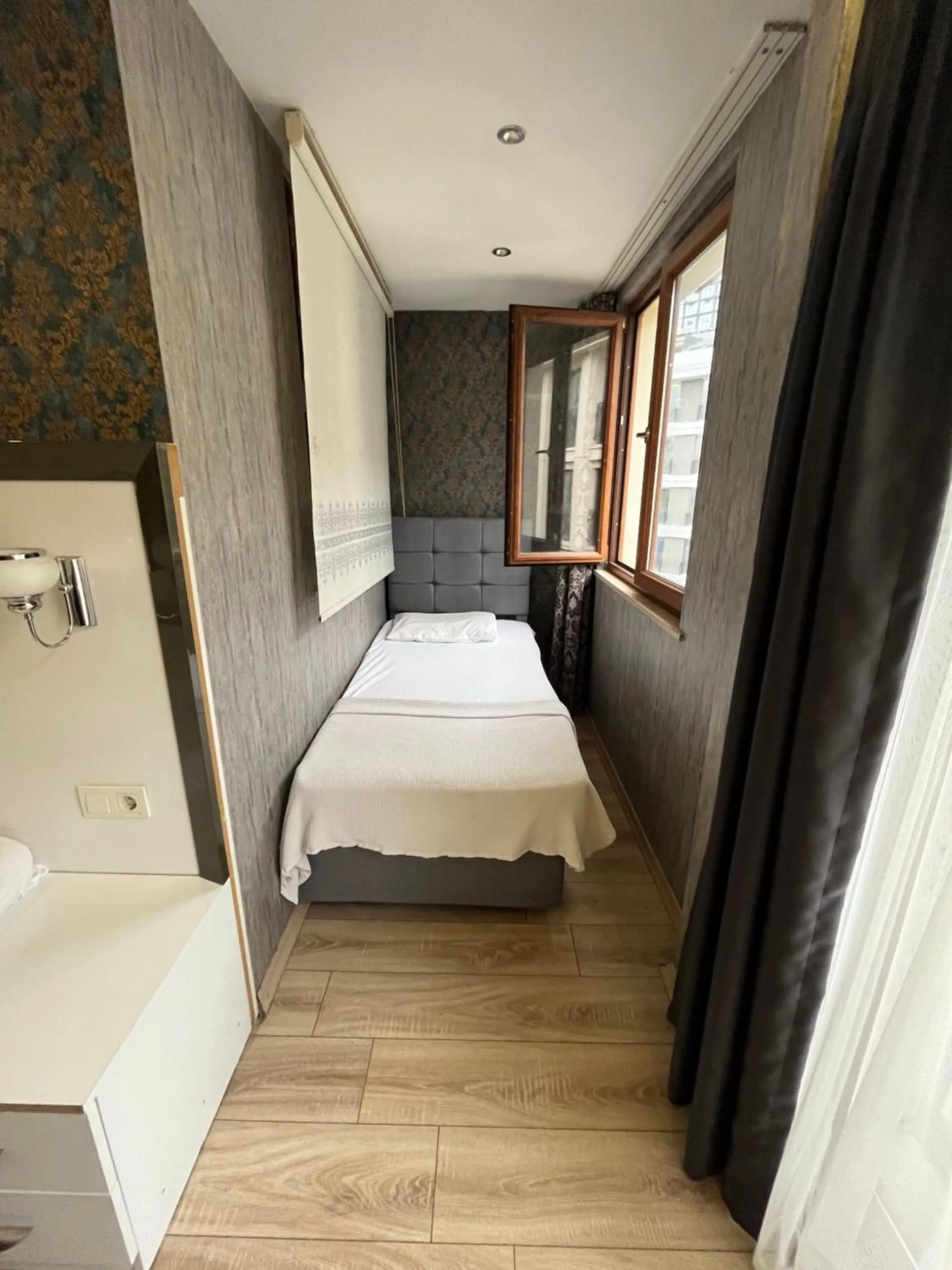 Bedroom, Bed in Dolce Vita Suite Hotel