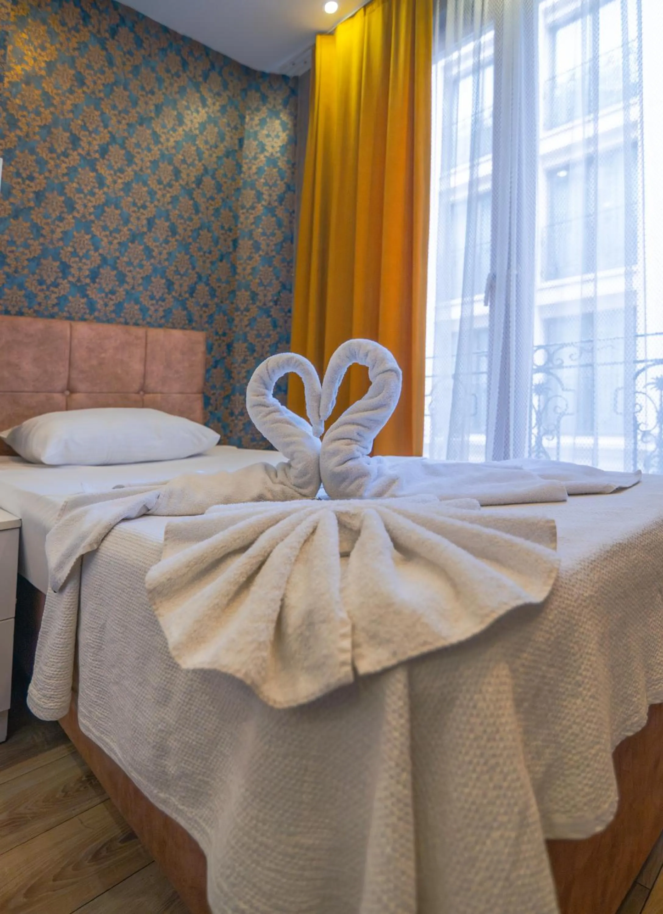 Bed in Dolce Vita Suite Hotel