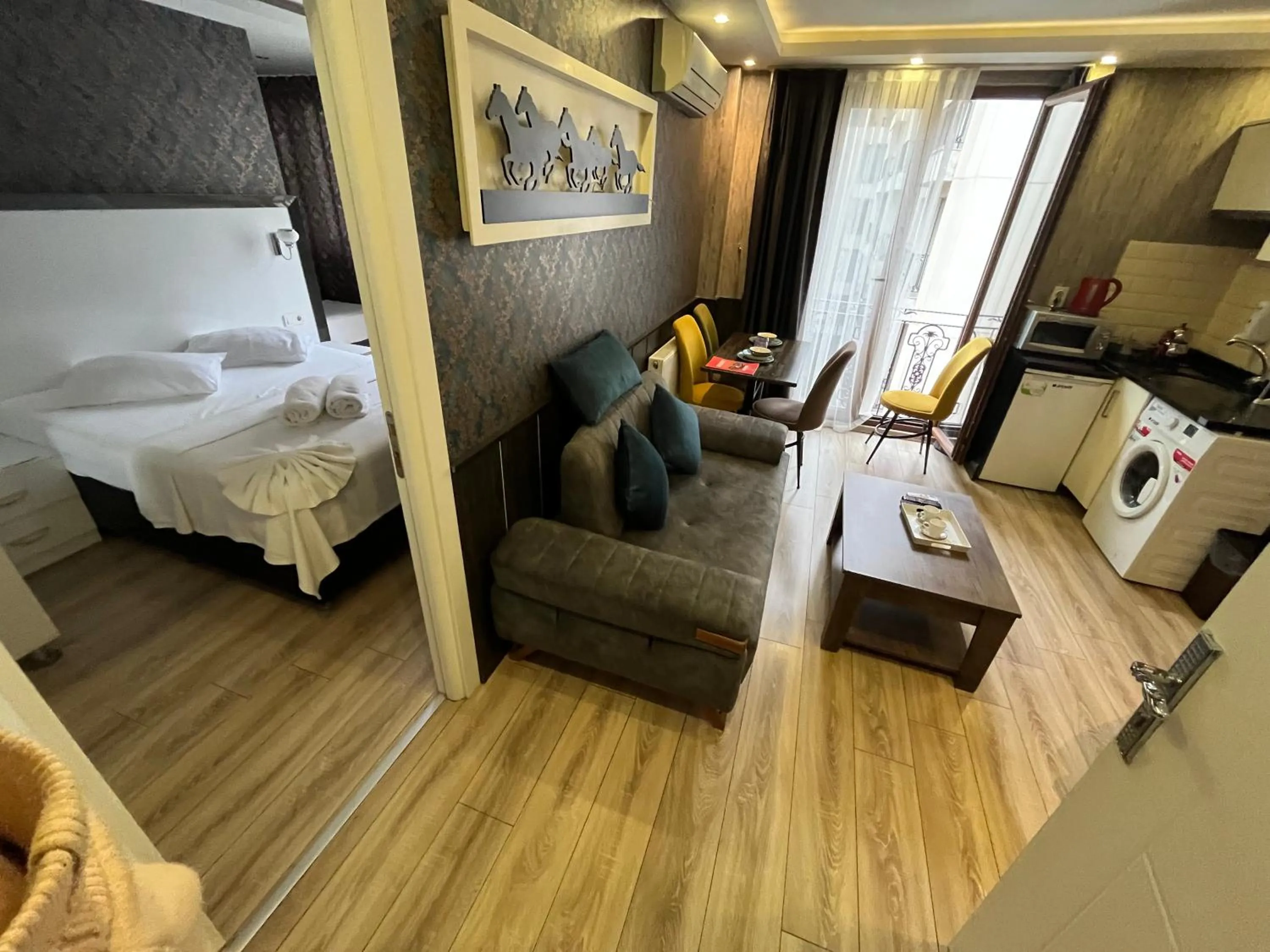 Bedroom, Bed in Dolce Vita Suite Hotel